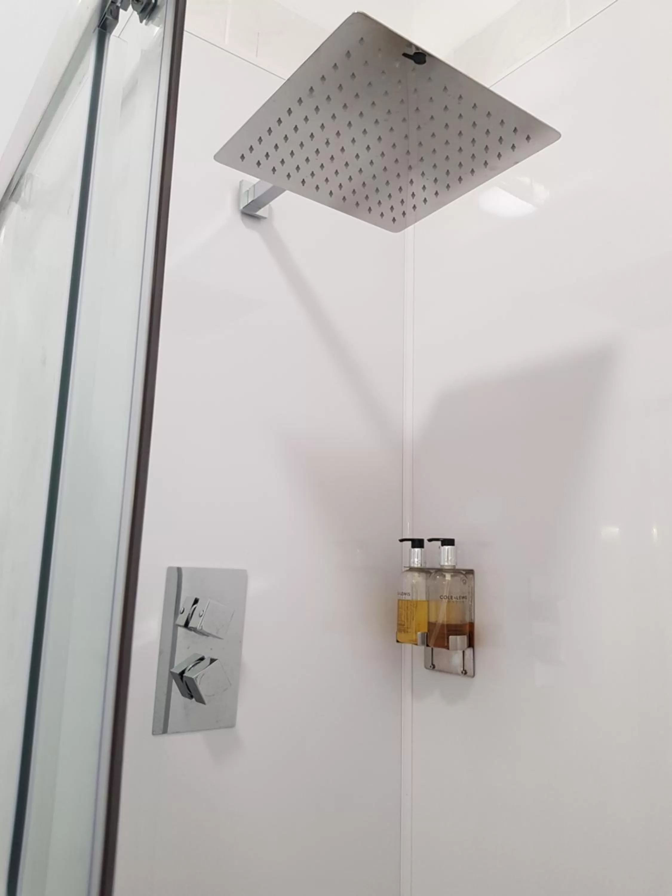 Shower in Aberdeen House