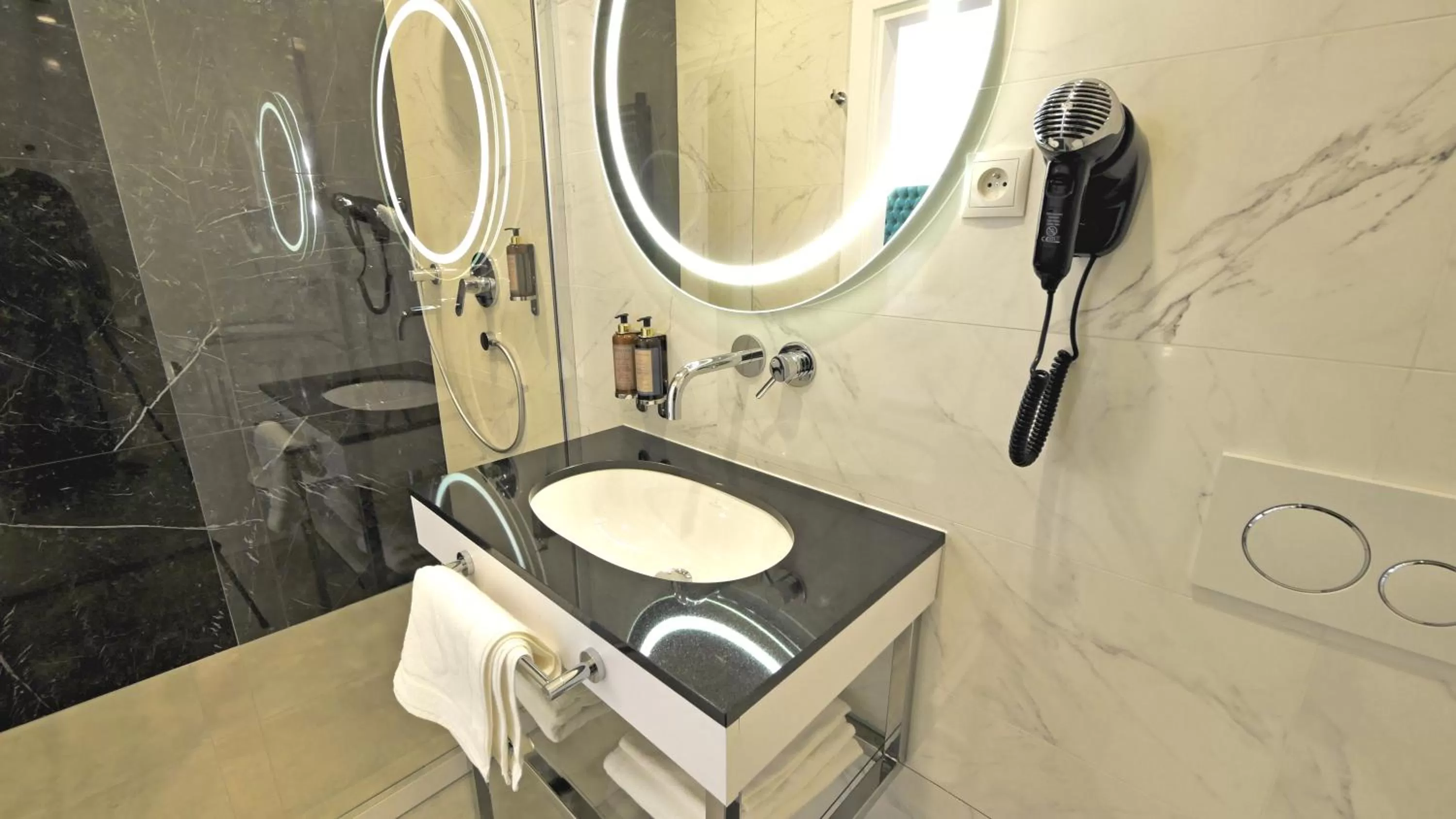 Bathroom in SZEWSKA 22 BOUTIQUE