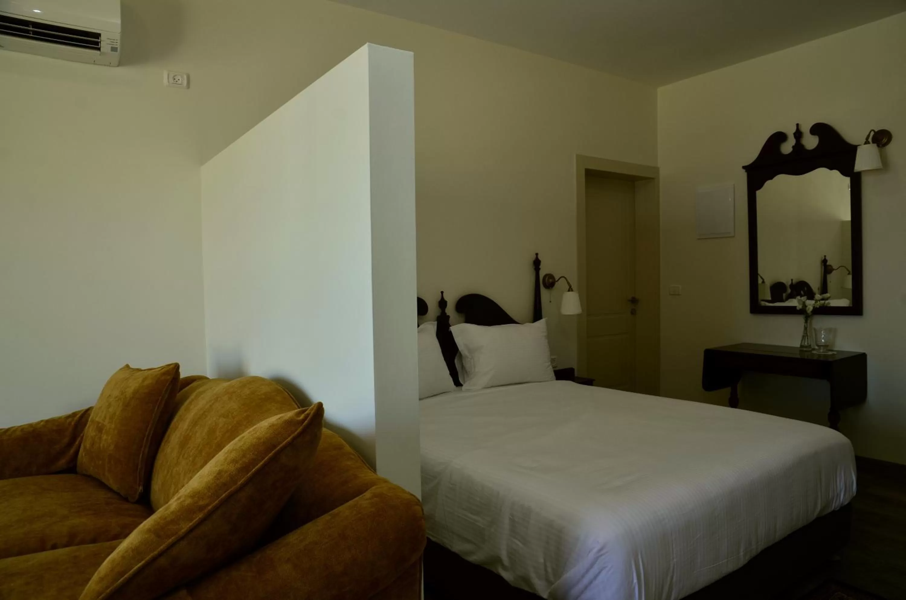 Bedroom, Bed in HaBaronit