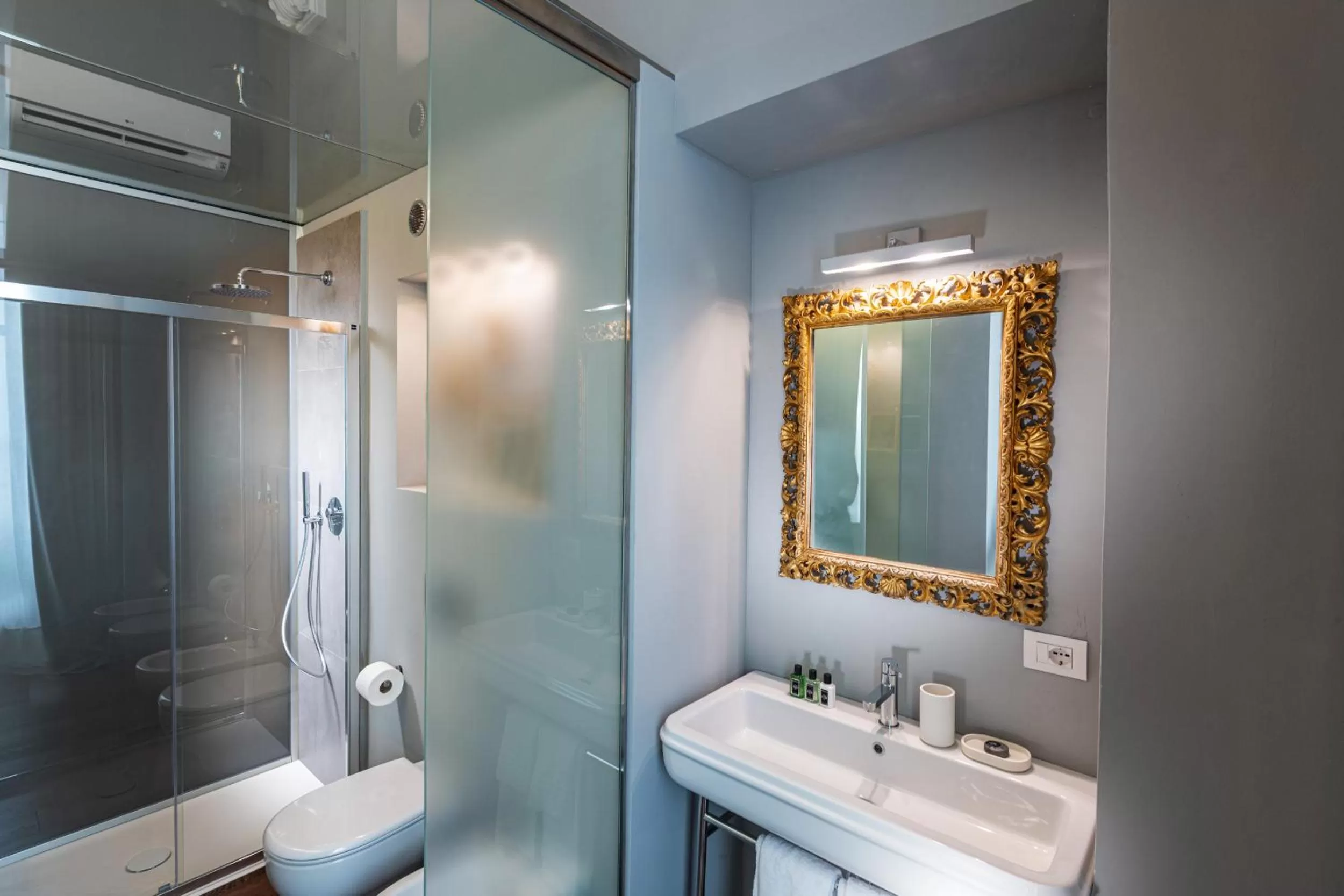 Bathroom in Casa Botticelli