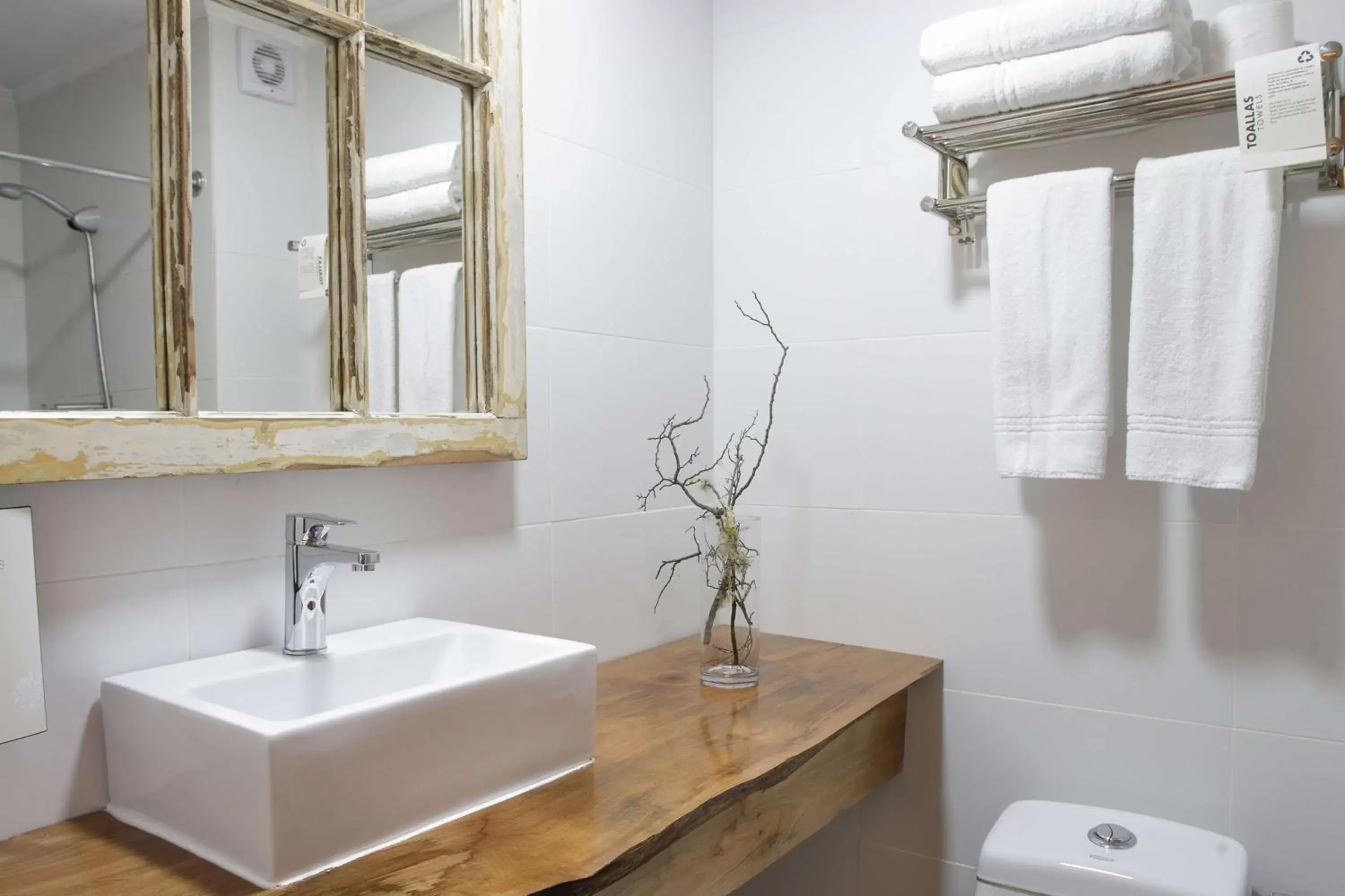 Queen Room with Ocean View - Non-Smoking in Best Western Patagonia Queen Room with Ocean View - Non-Smoking in Best Western Patagonia