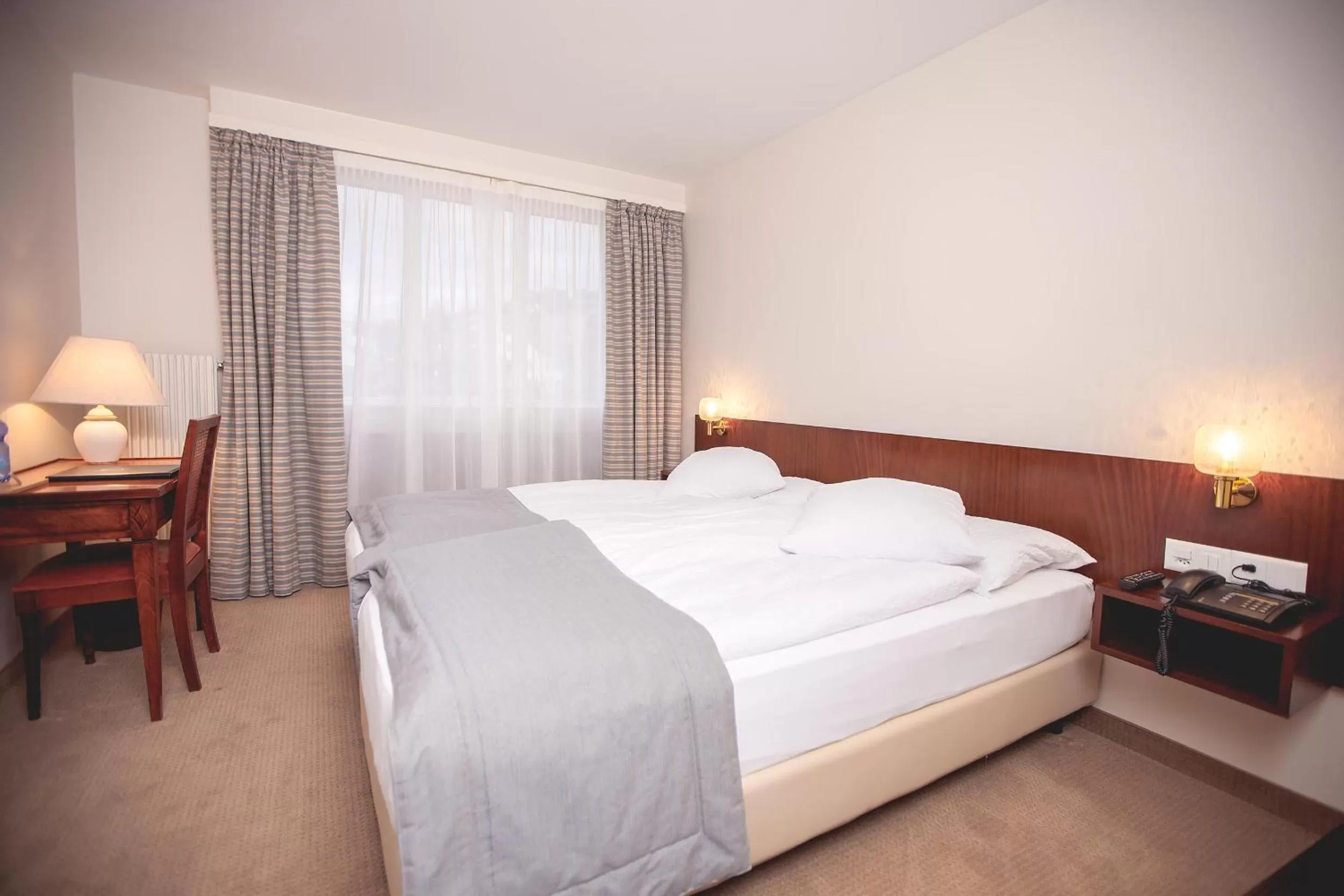 Photo of the whole room, Bed in Hôtel de Chailly