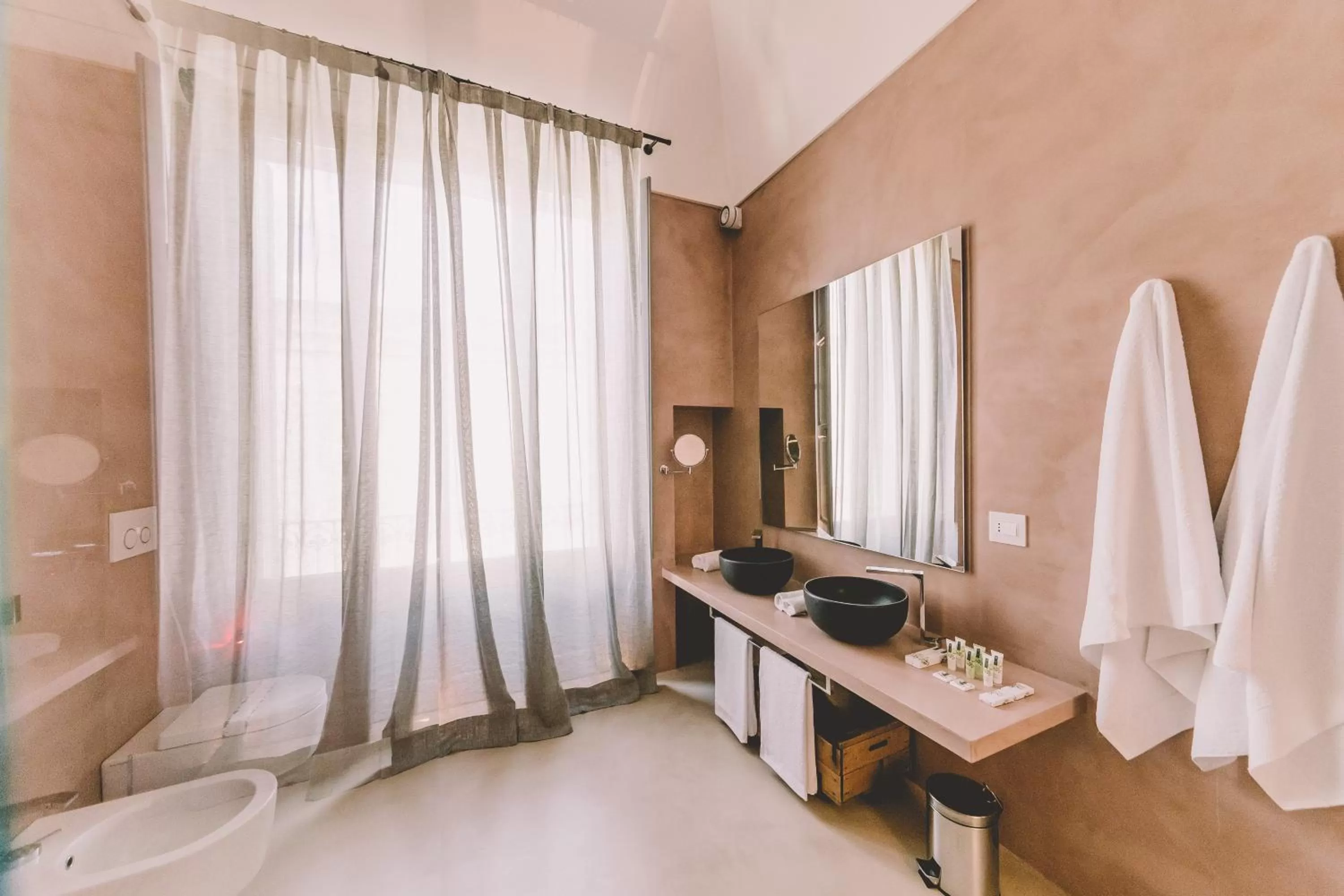 Bathroom, Bed in Cinquevite