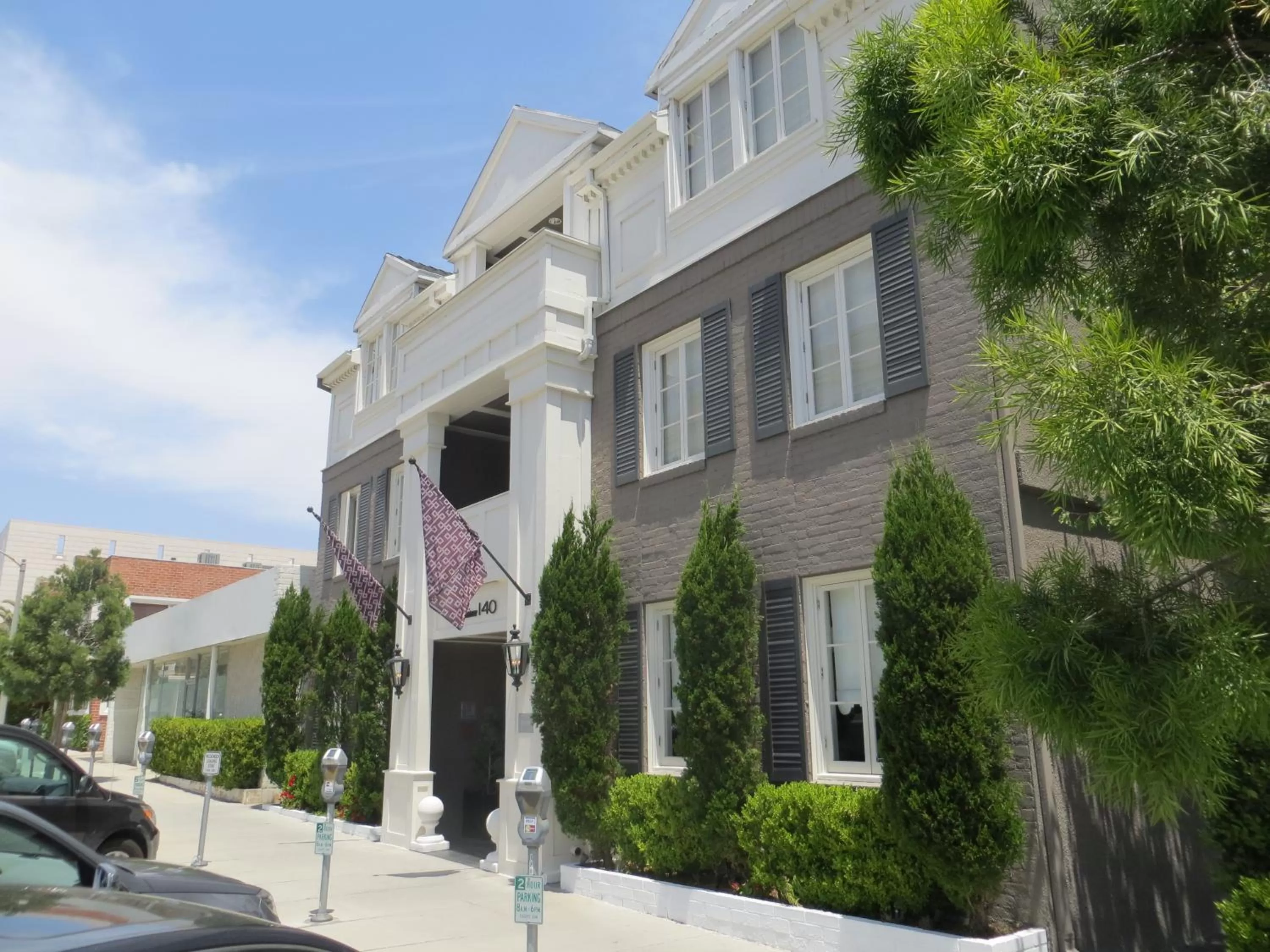 Facade/entrance in Maison 140 Beverly Hills