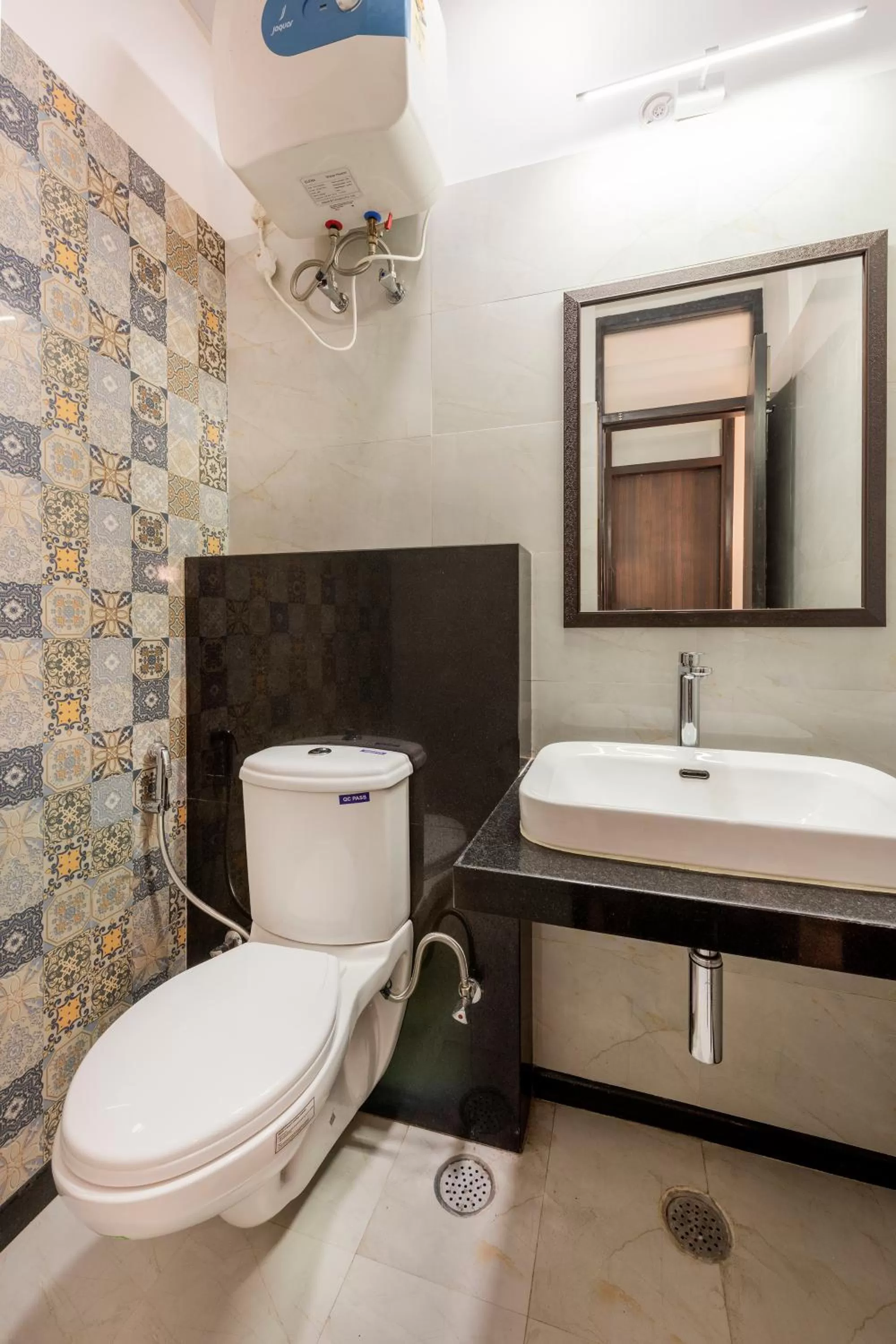 Bathroom in House of Backpackers