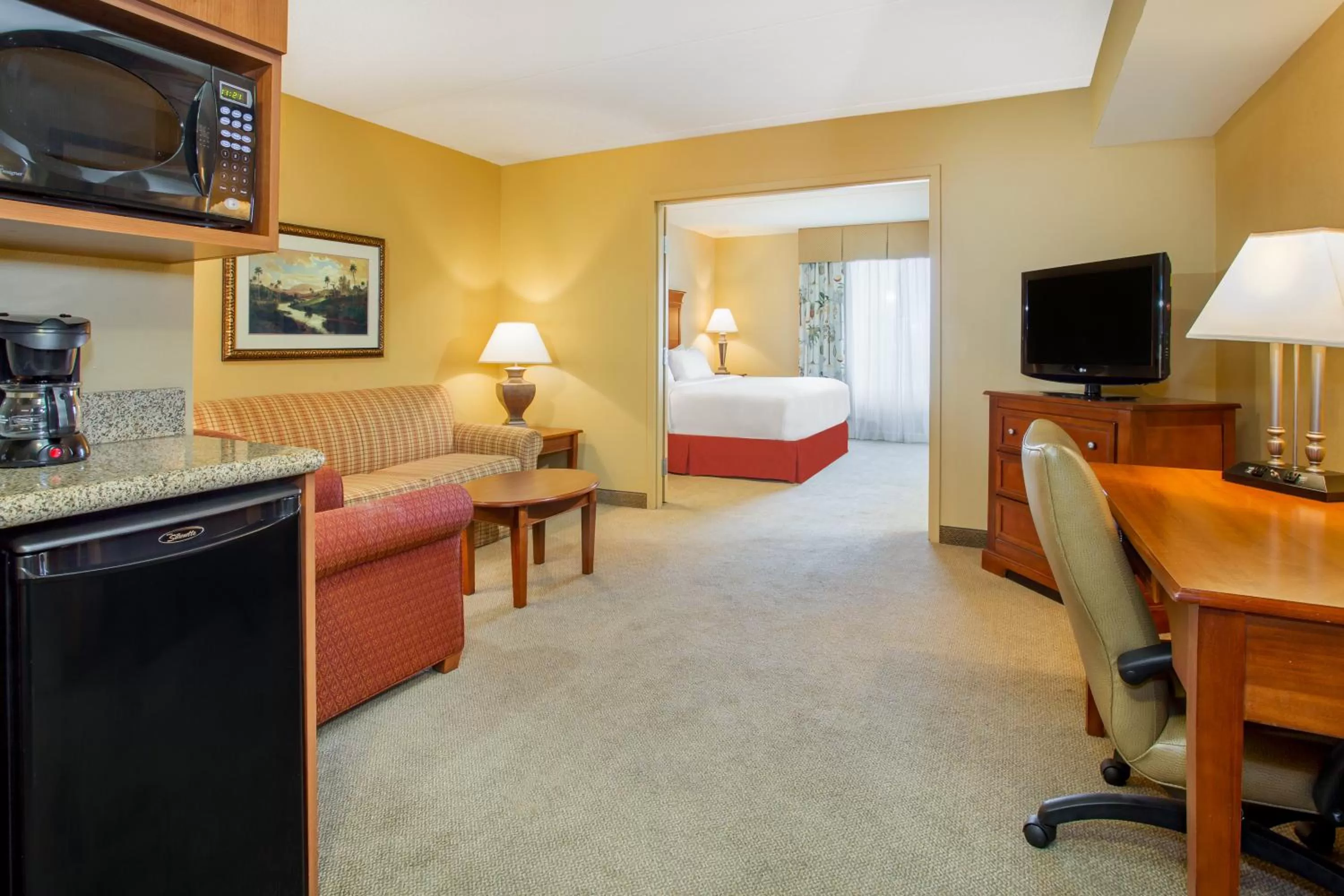 Photo of the whole room, Bed in Holiday Inn Express & Suites Bloomington by IHG