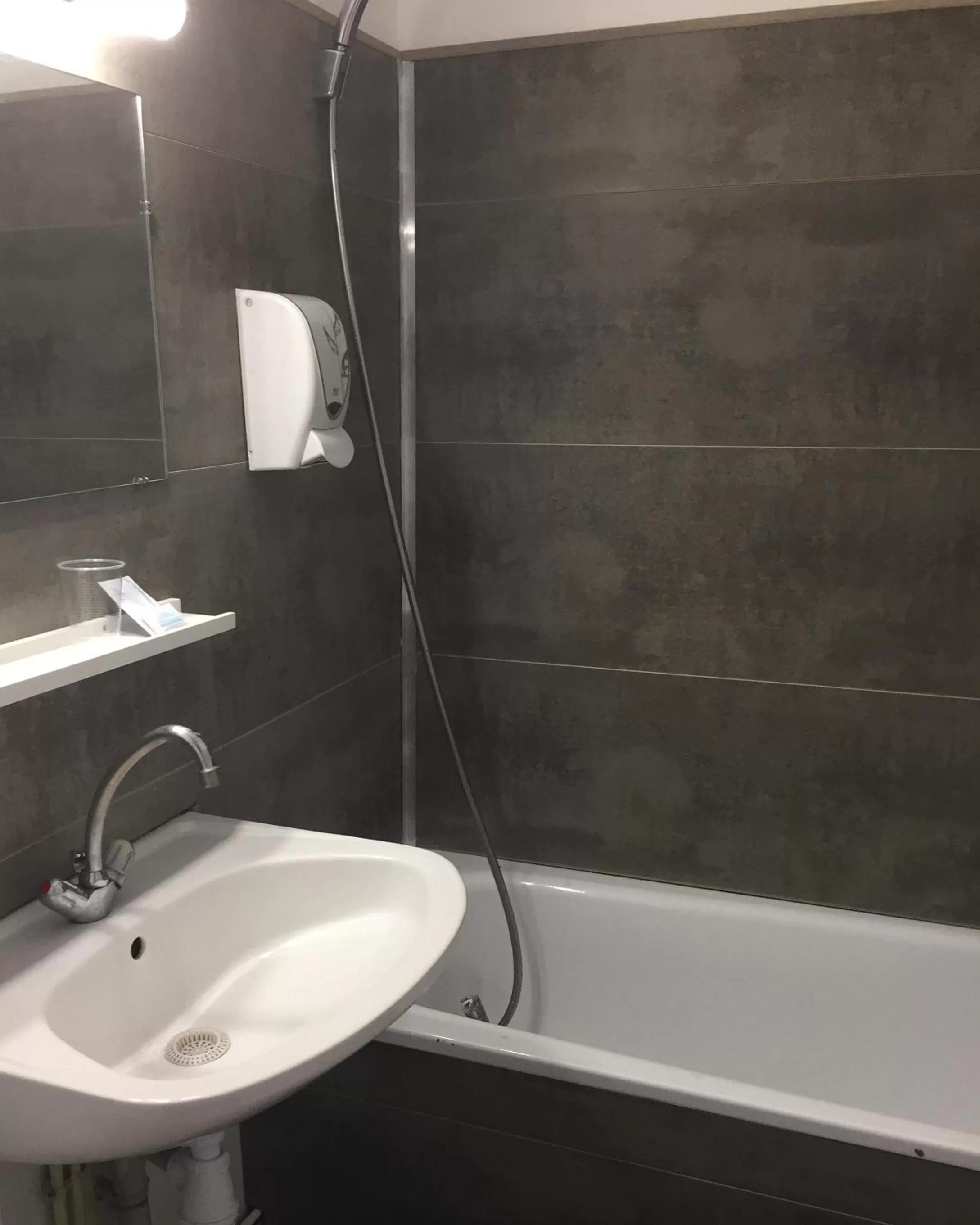 Bathroom in Hôtel des Ambassadeurs