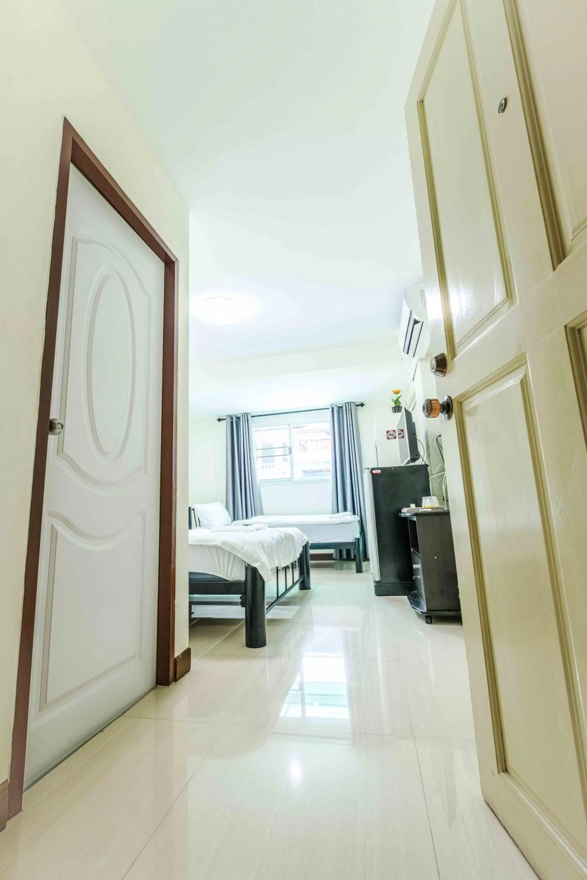 Photo of the whole room, Bed in Don Muang Hotel