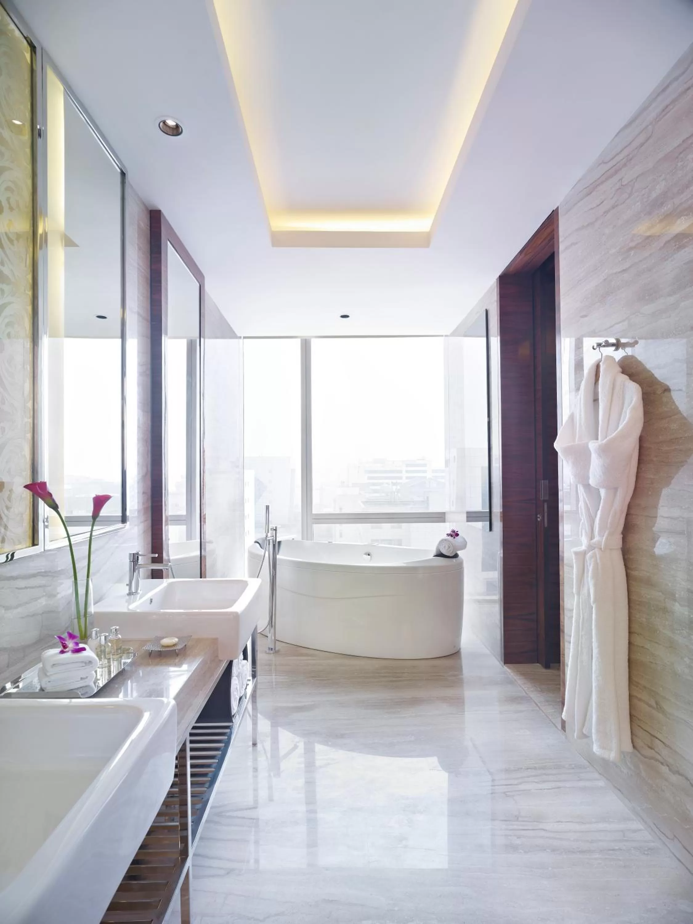 Day, Bed in Taj City Centre Gurugram