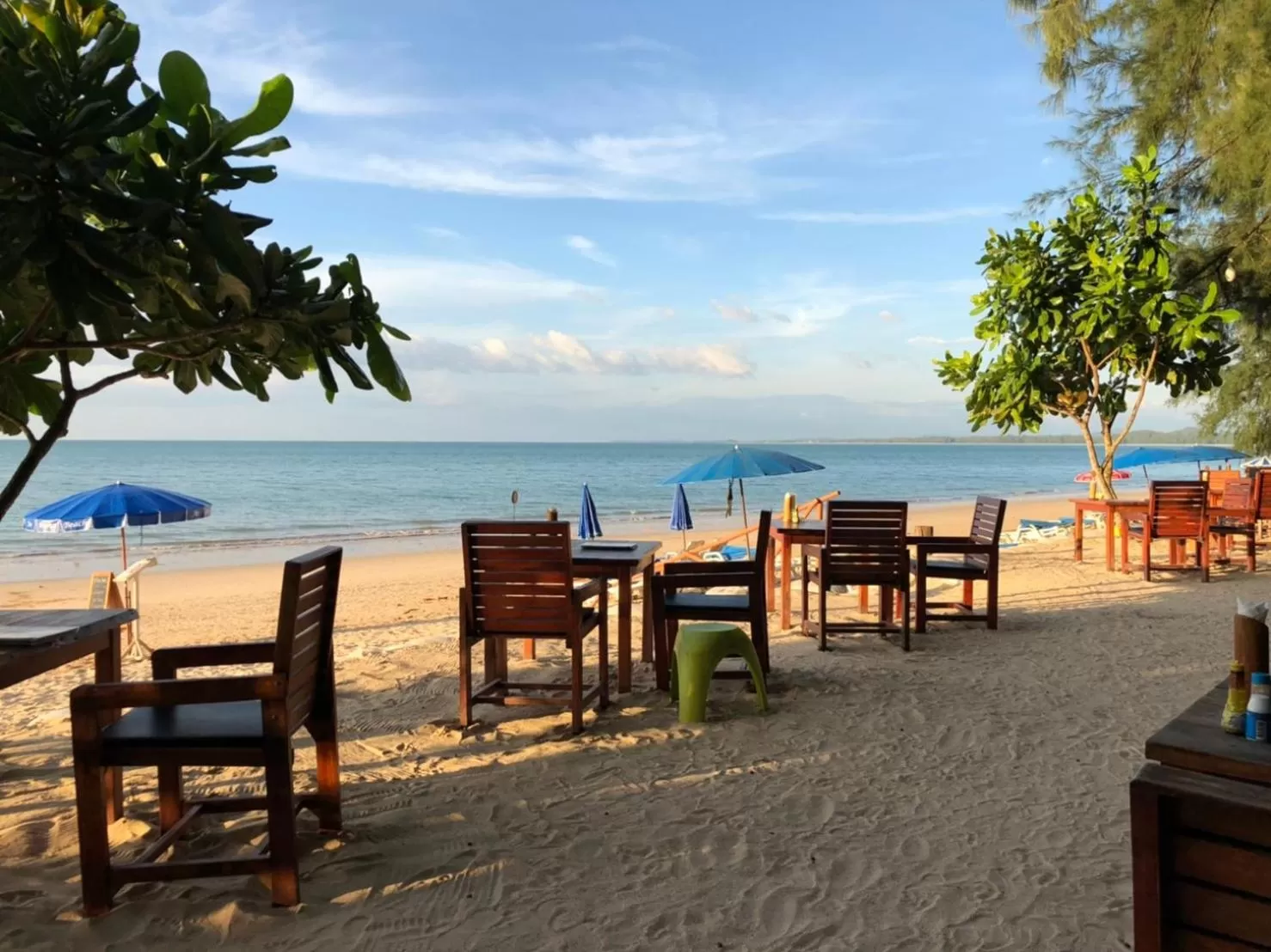 Restaurant/places to eat, Beach in Ao Thong beach Bungalows