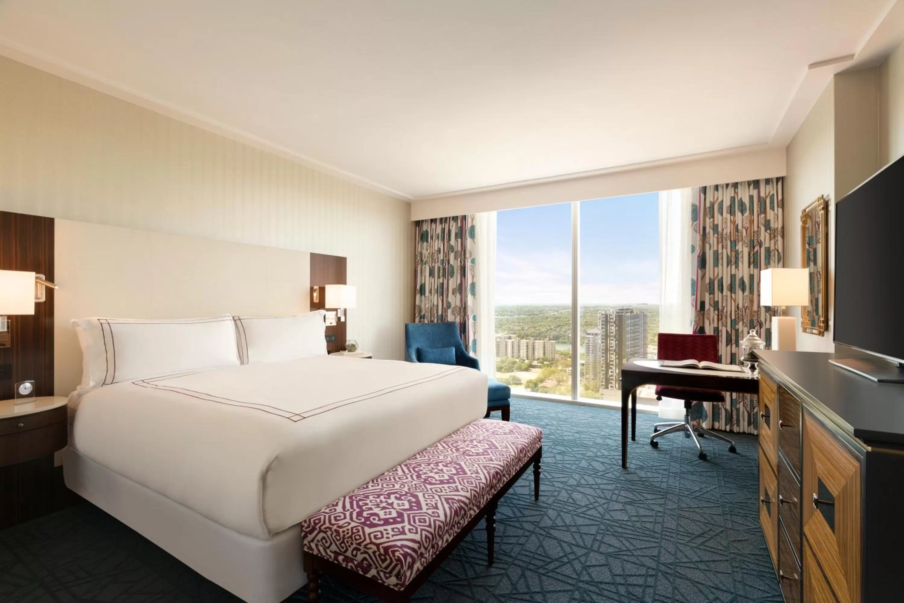 View (from property/room), Bed in Fairmont Austin Gold Experience