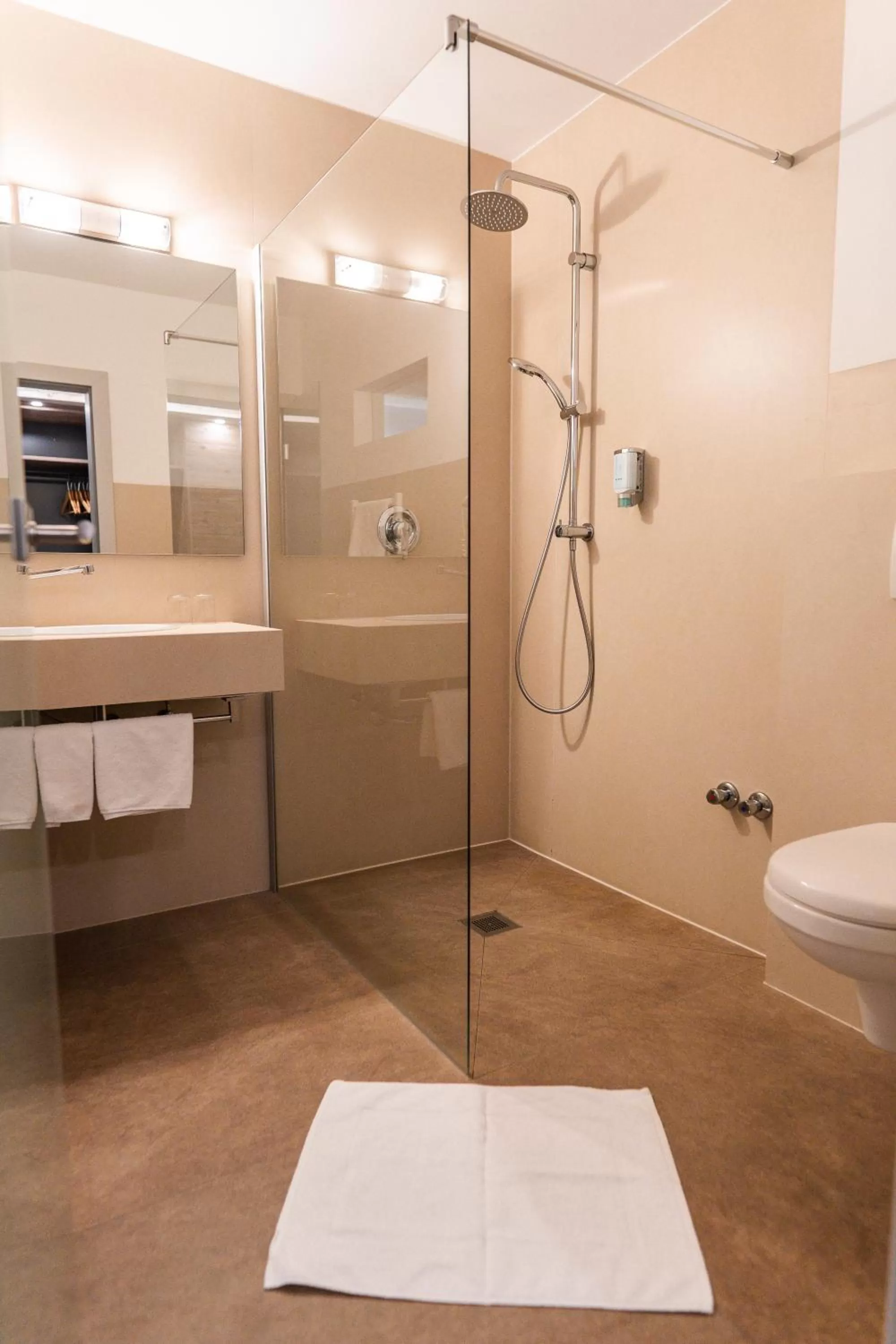 Shower in Hotel Christel