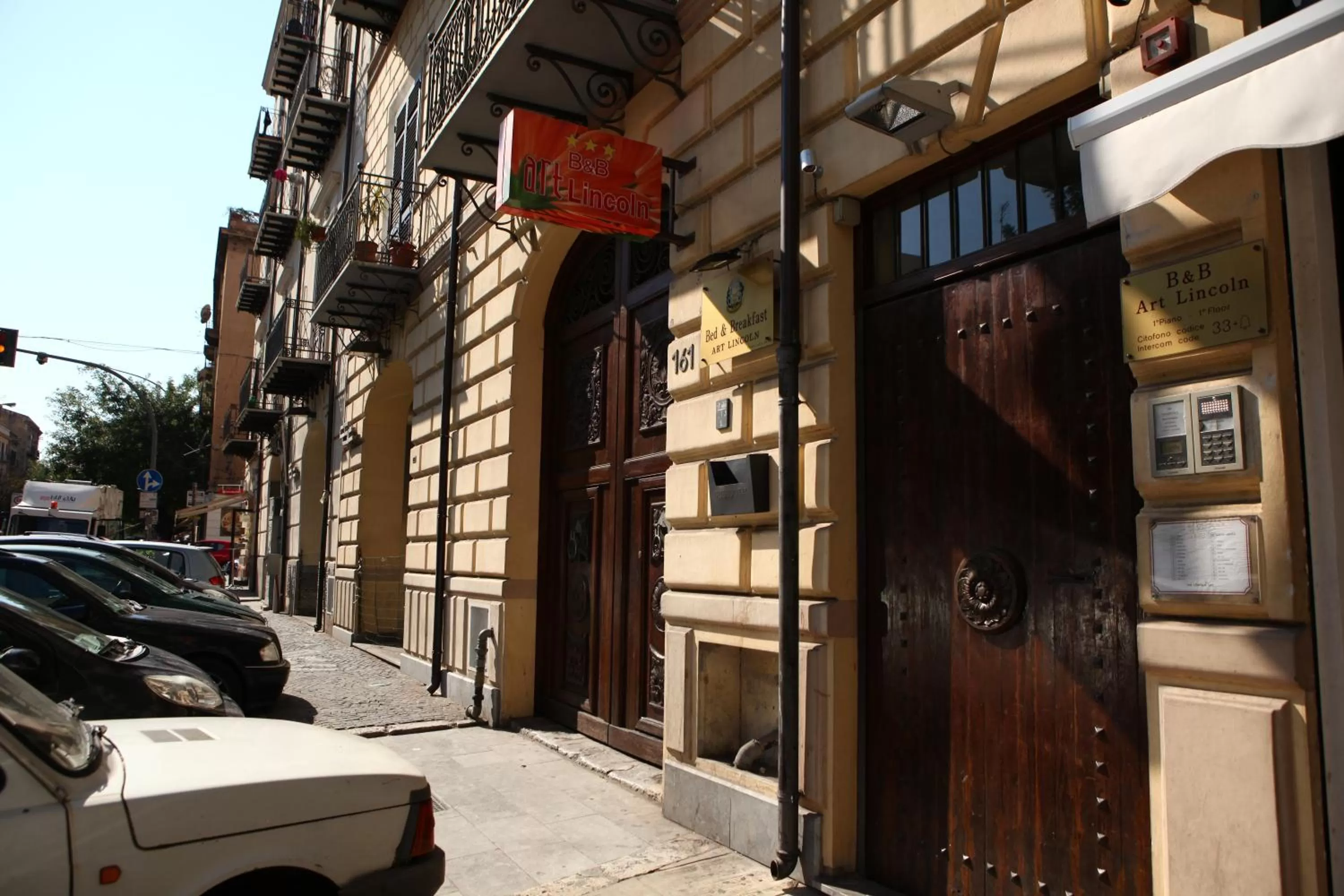 Facade/entrance in Art Lincoln