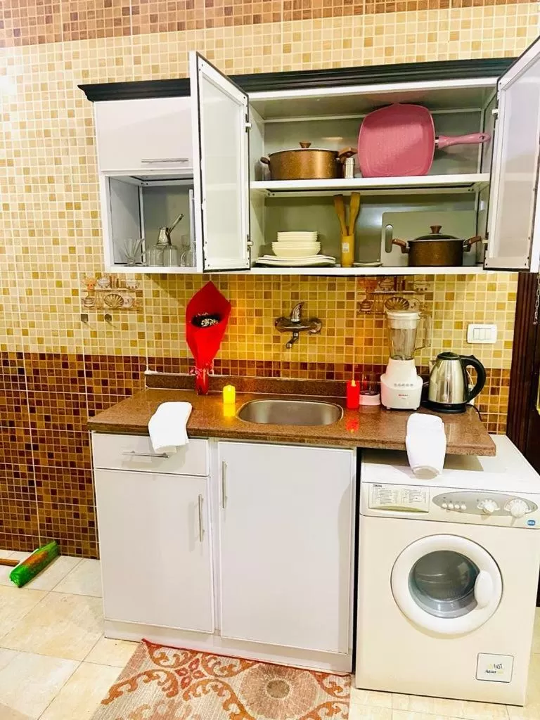 Kitchen or kitchenette, Kitchen/Kitchenette in Charbel apartments