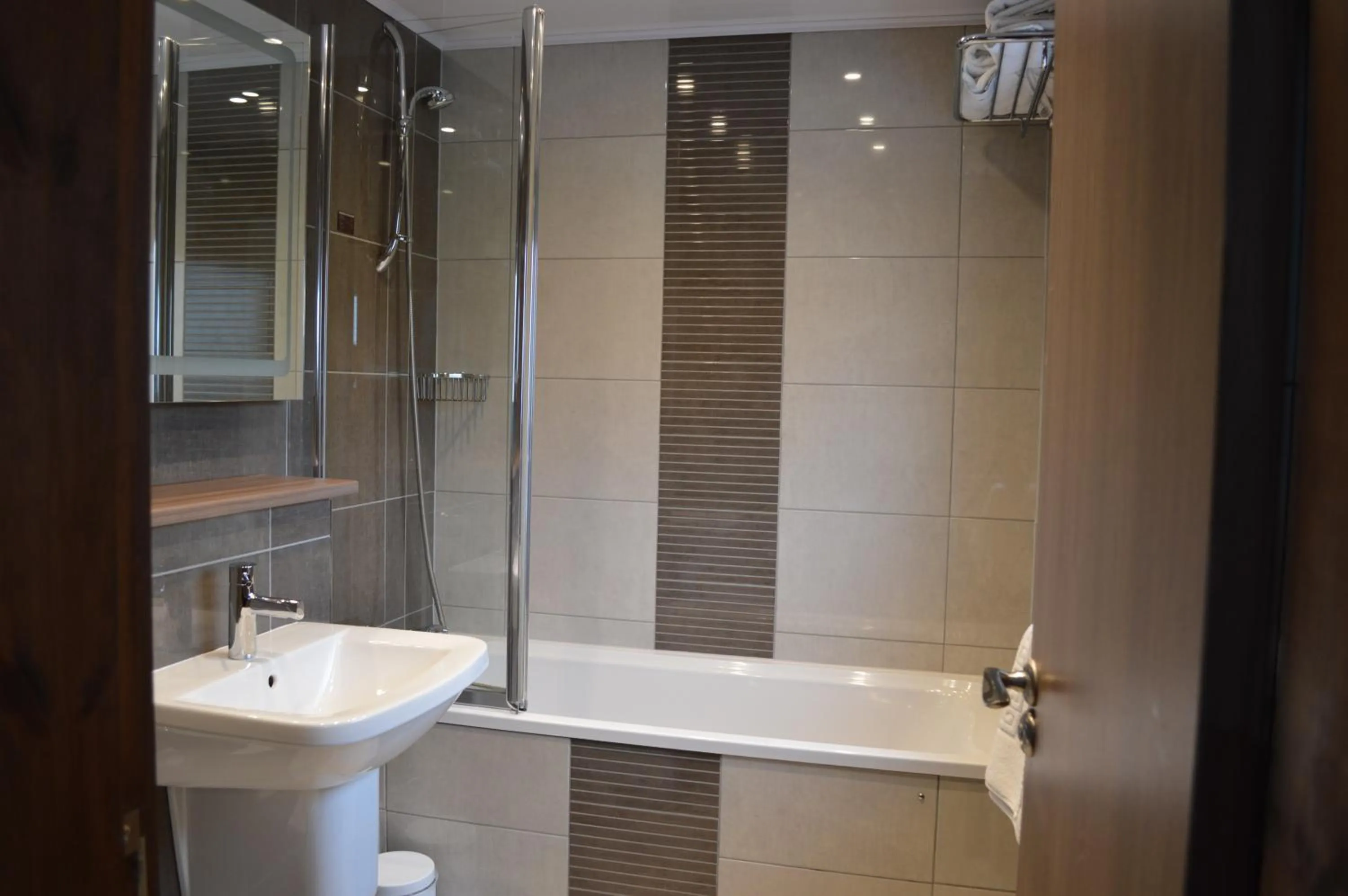 Bathroom in Cruachan Hotel