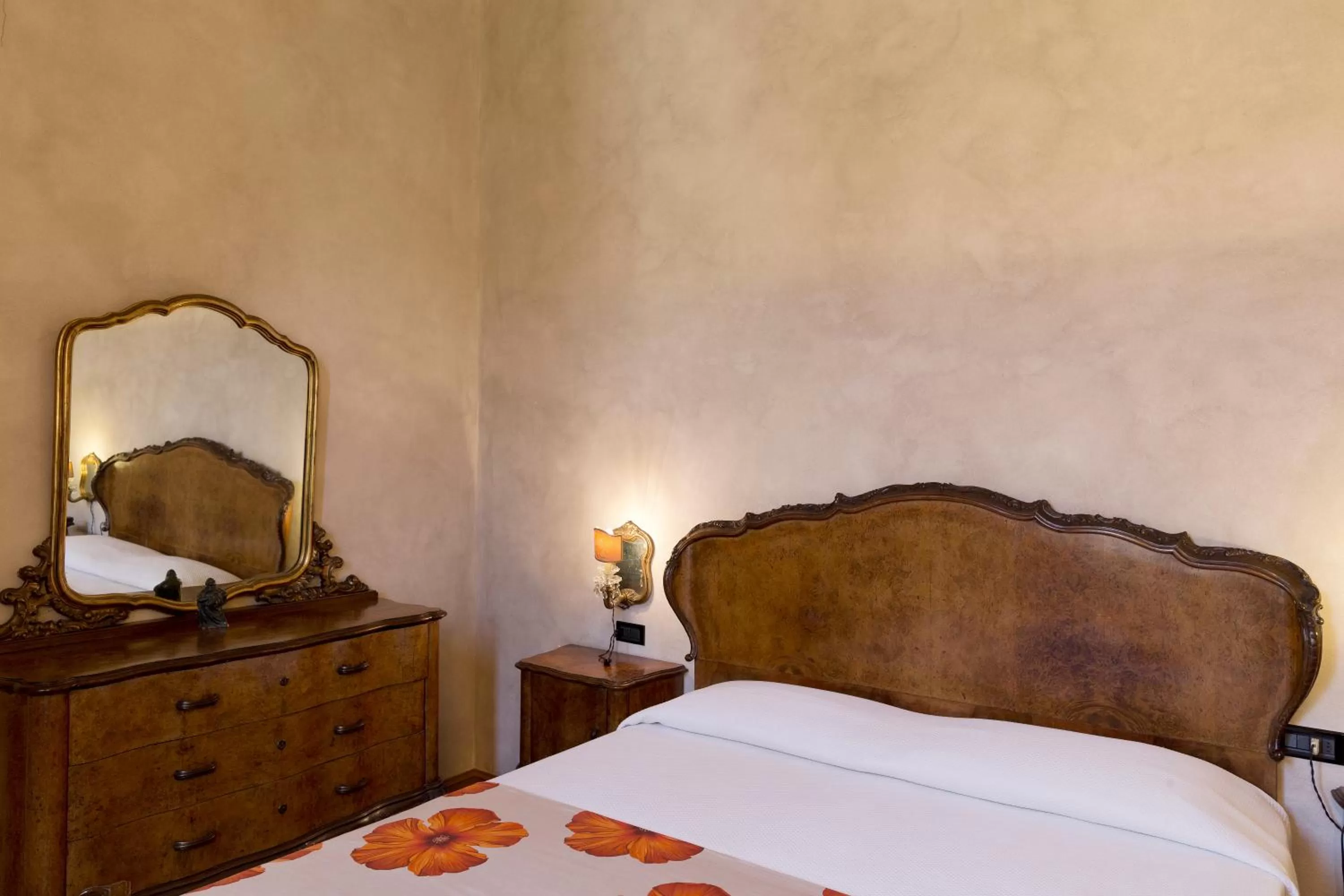 Bed in Hotel Locanda Dei Mai Intees