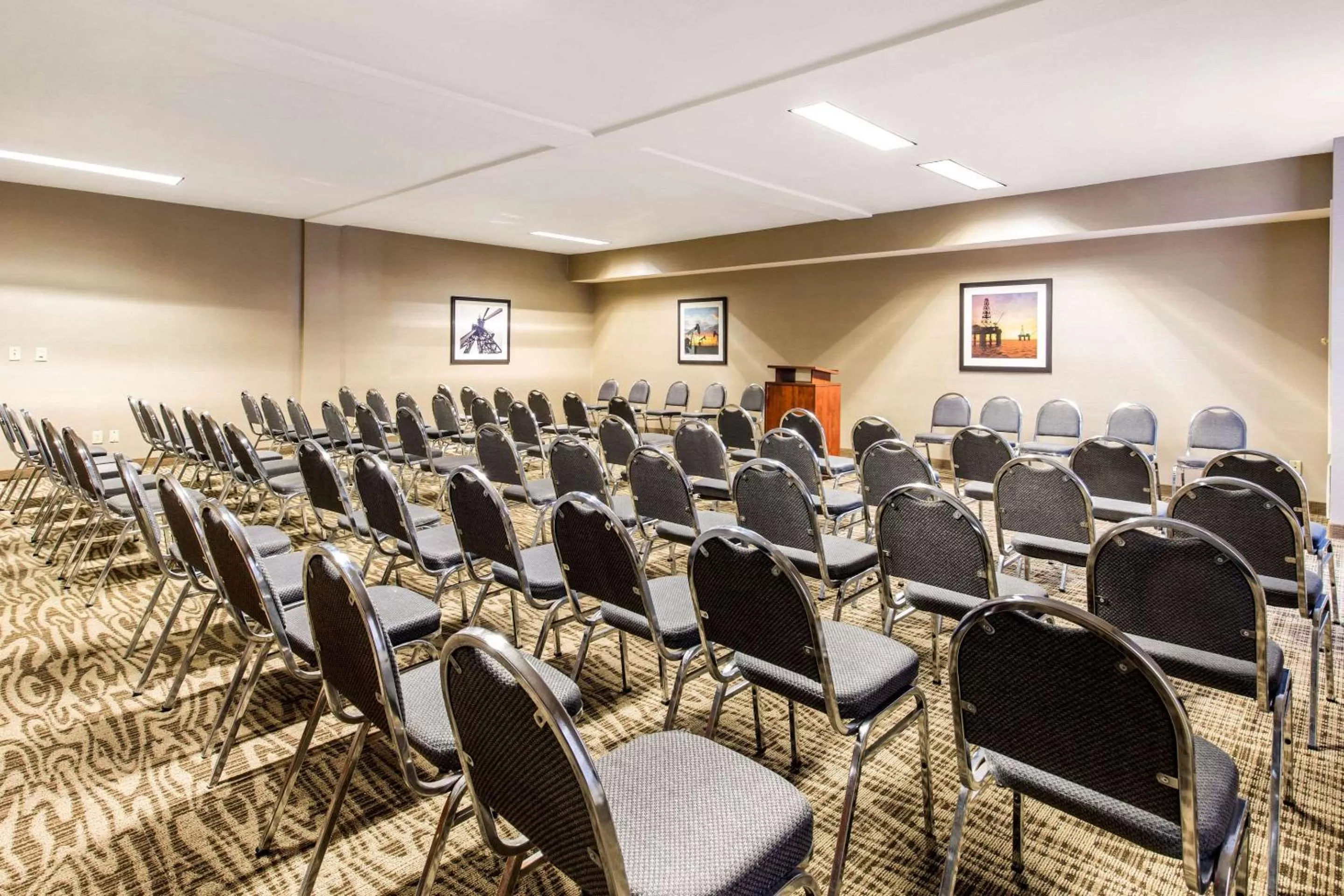 Meeting/conference room in Comfort Inn & Suites IAH Bush Airport – East