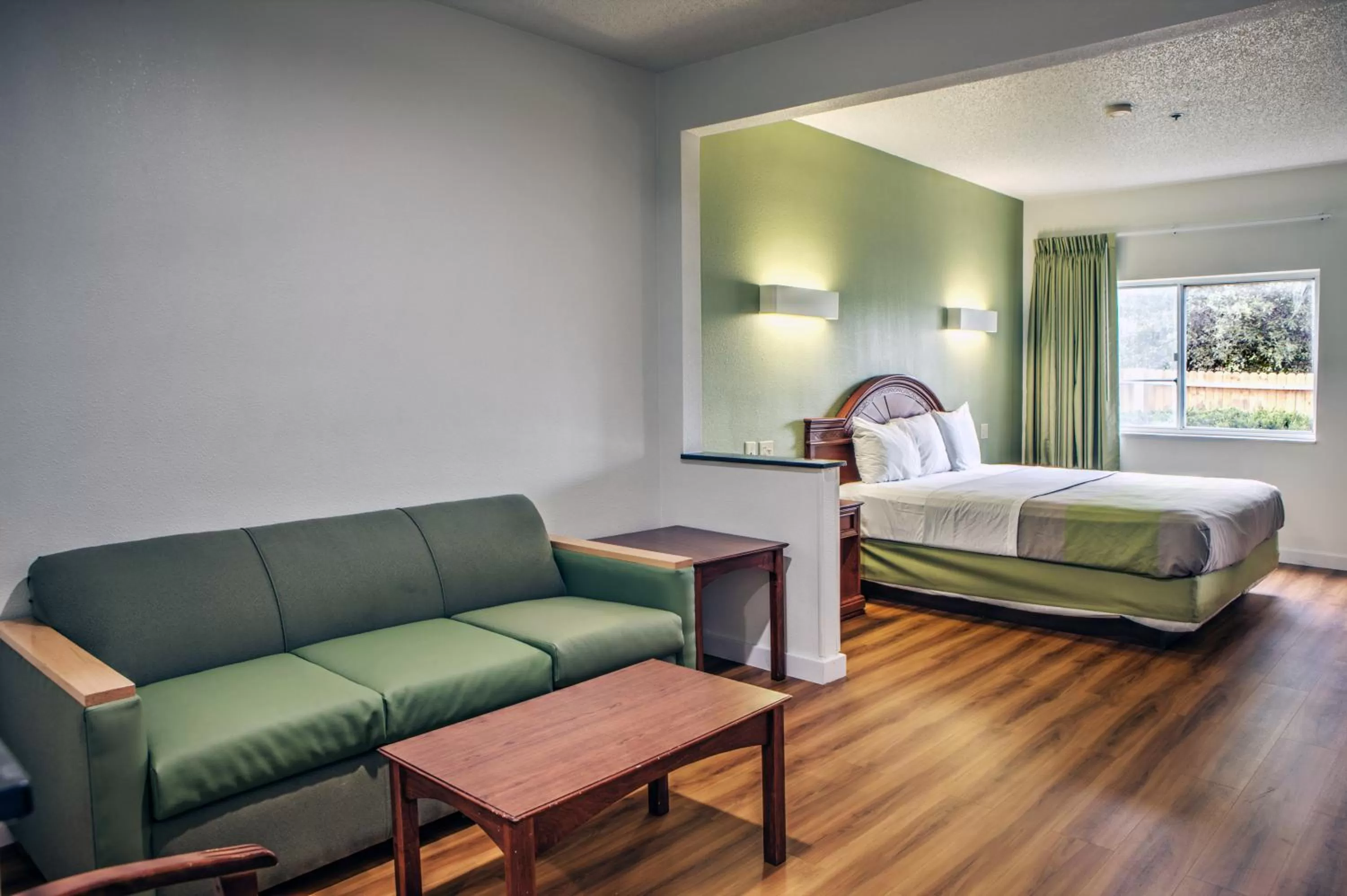 Bedroom, Bed in Motel 6-Dallas, TX - Northwest