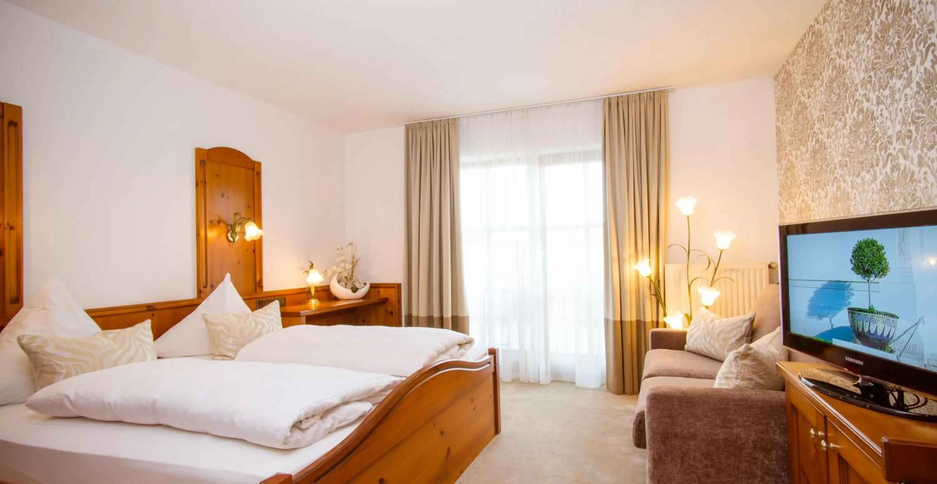 Bed in Landhotel Schneider