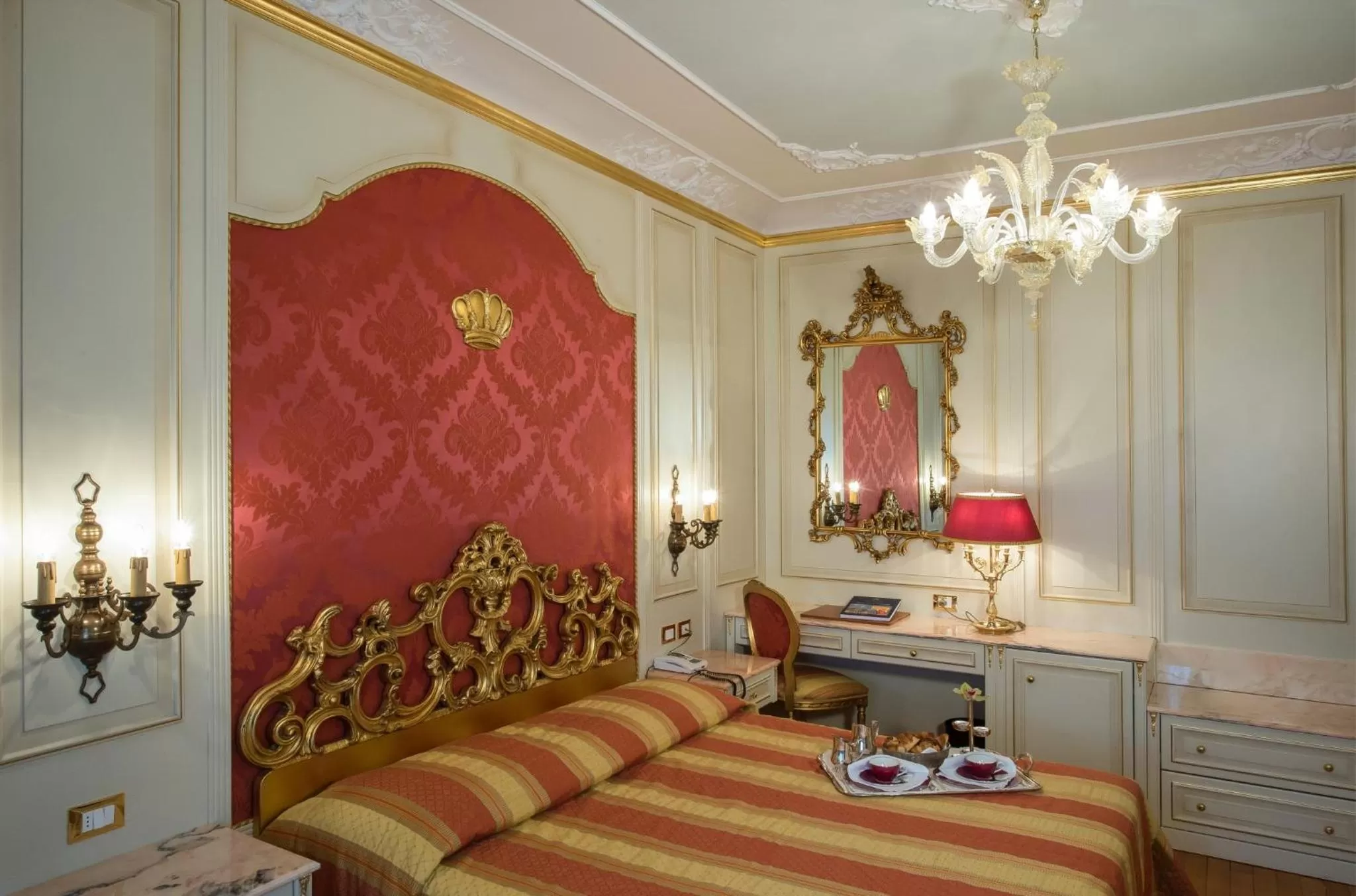 Photo of the whole room, Bed in Hotel Regina Palace