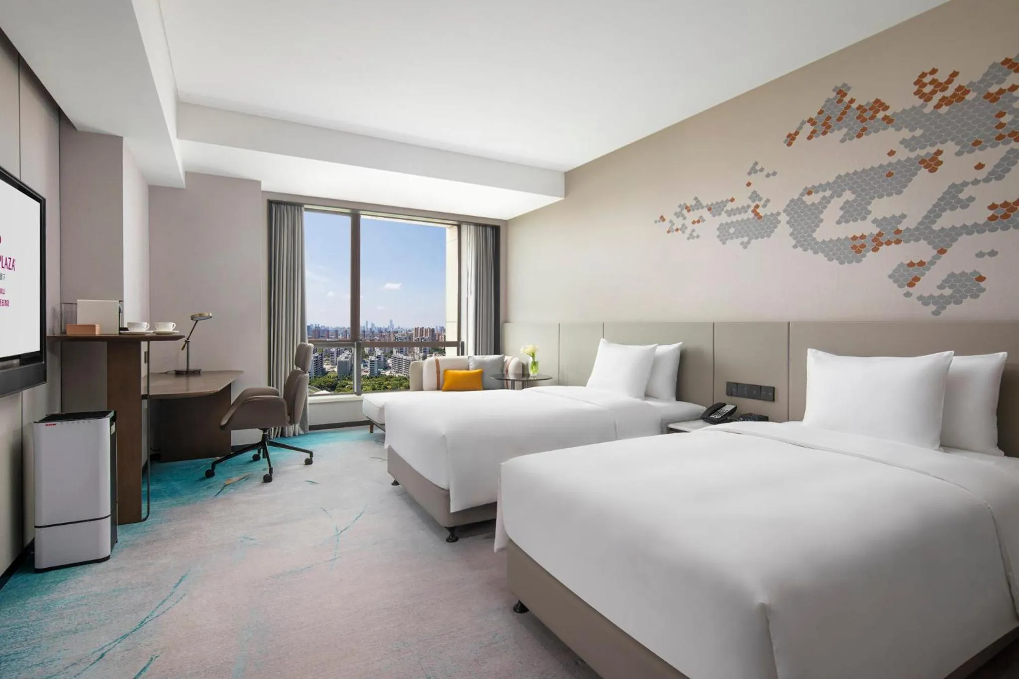 Photo of the whole room, Bed in Crowne Plaza Shanghai Jinxiu by IHG