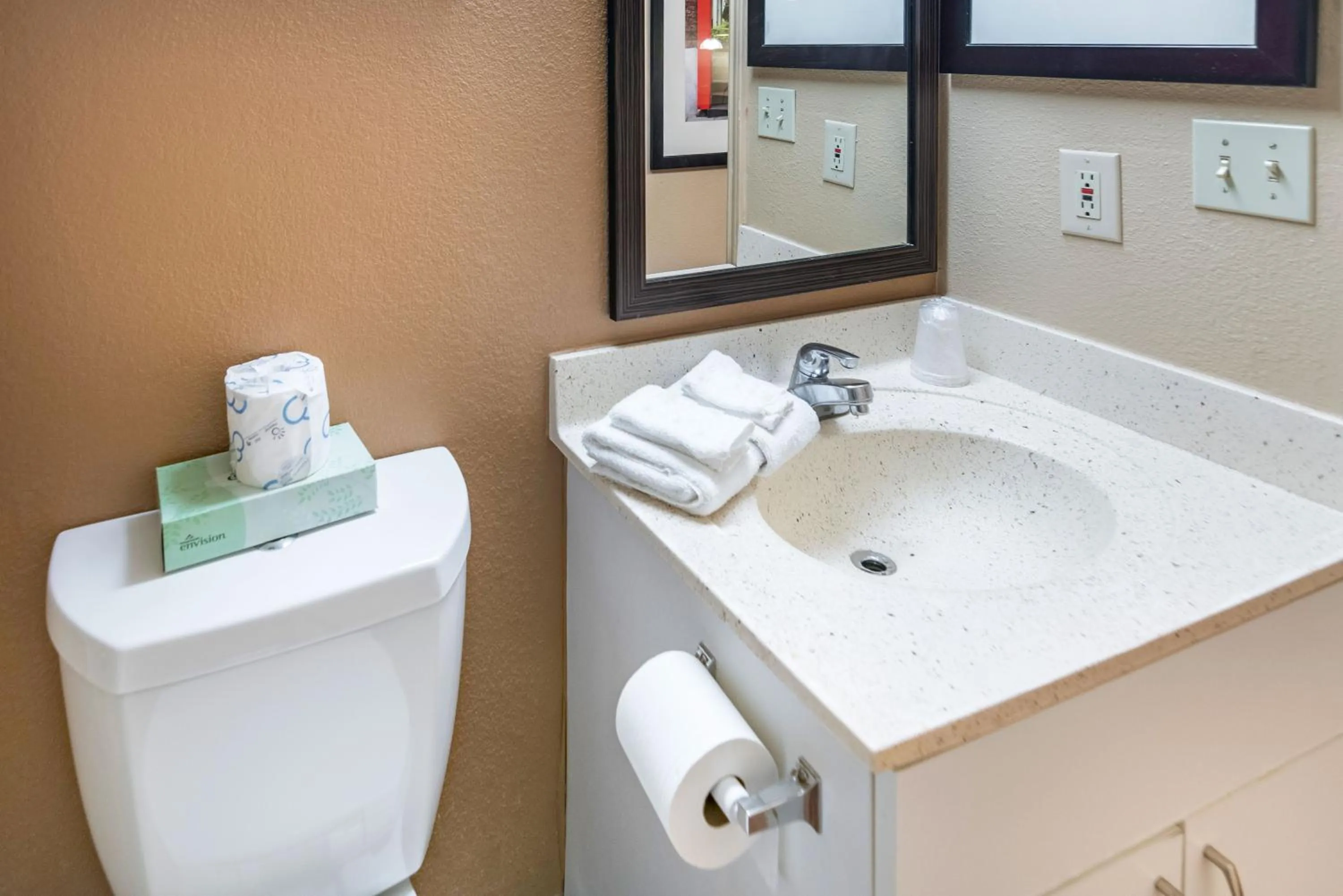 Bathroom in Extended Stay America Suites - Tulsa - Midtown