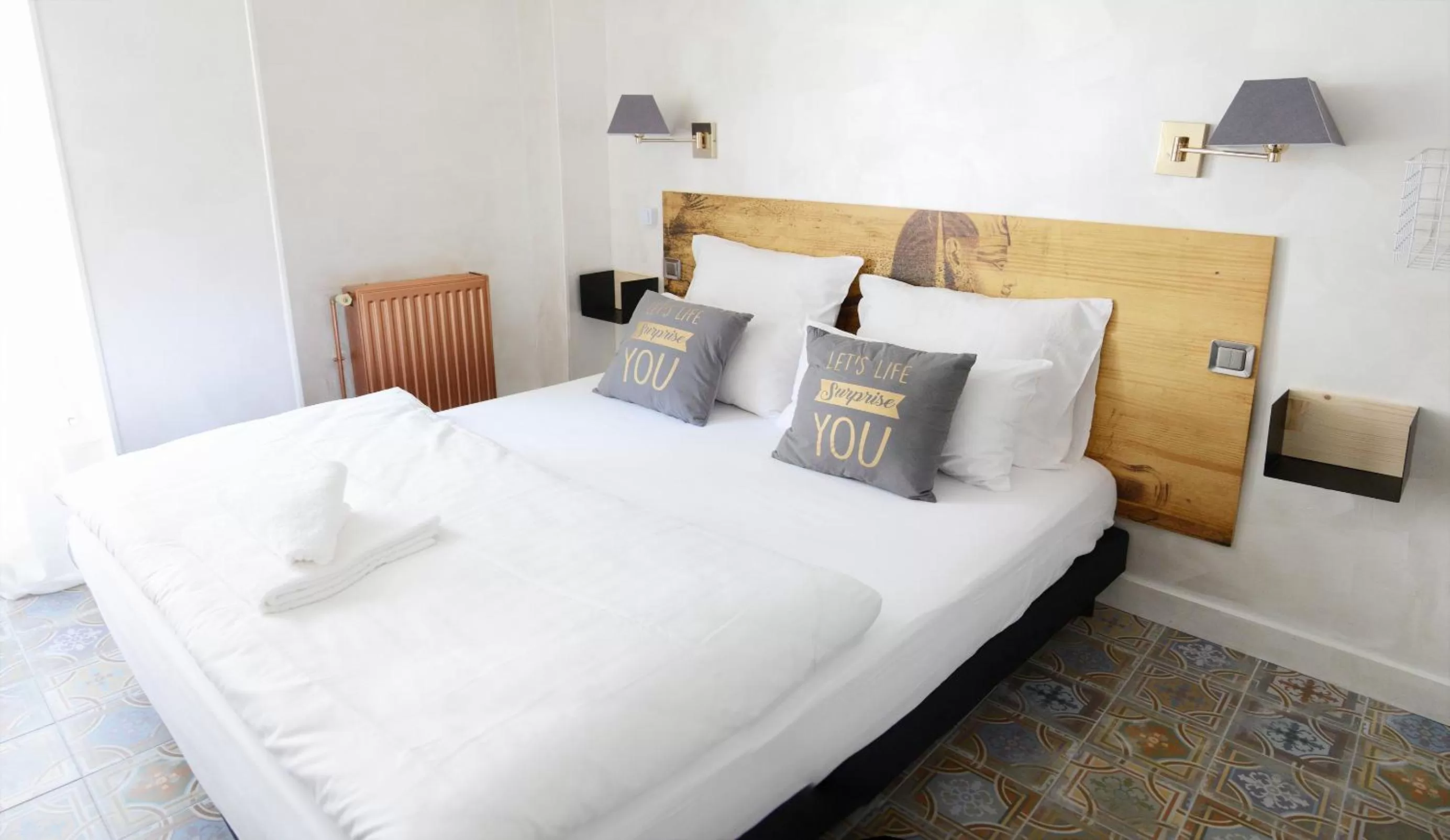 Shower, Bed in Hôtel Malar