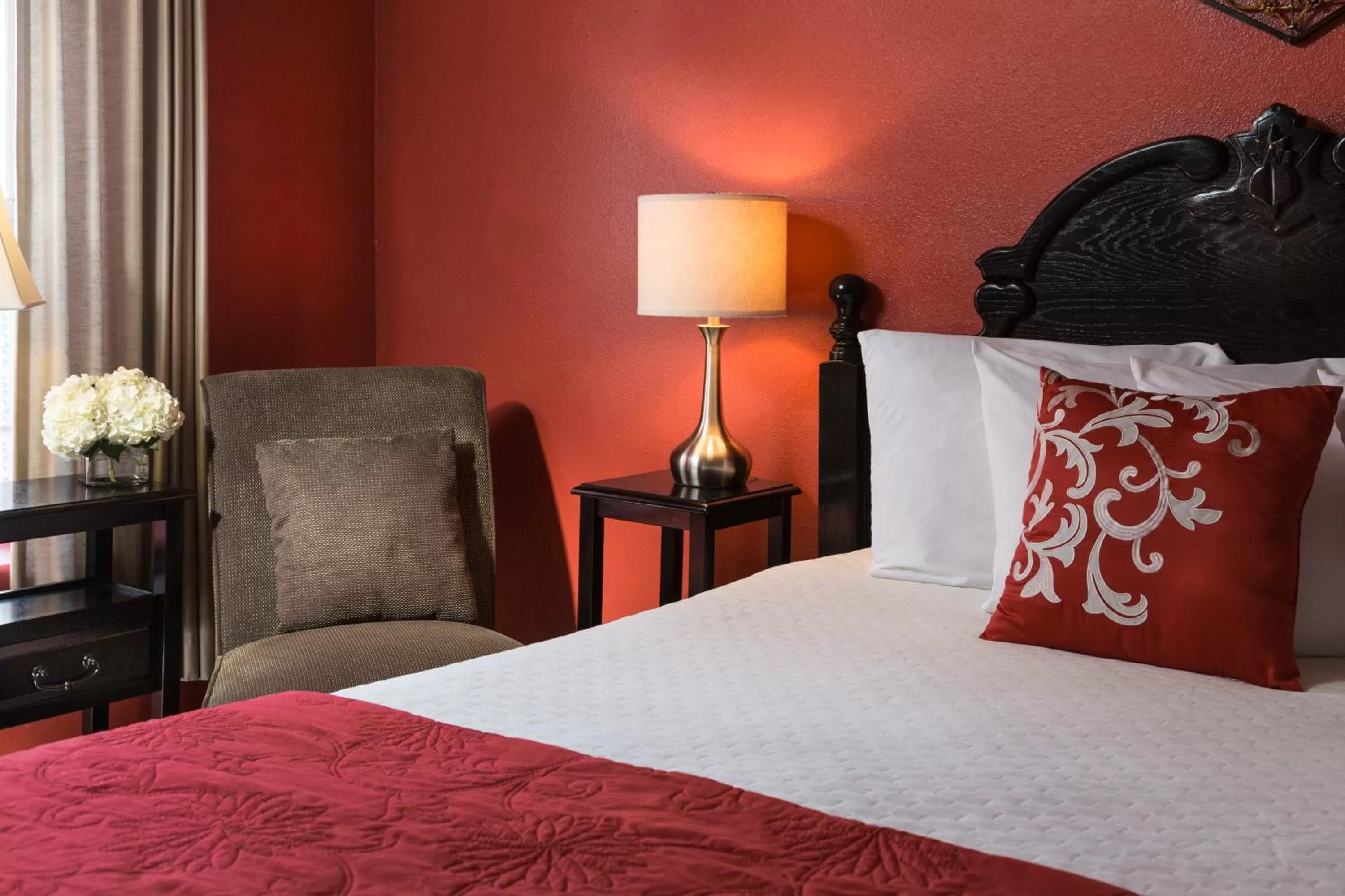 Bed in The Roosevelt Inn