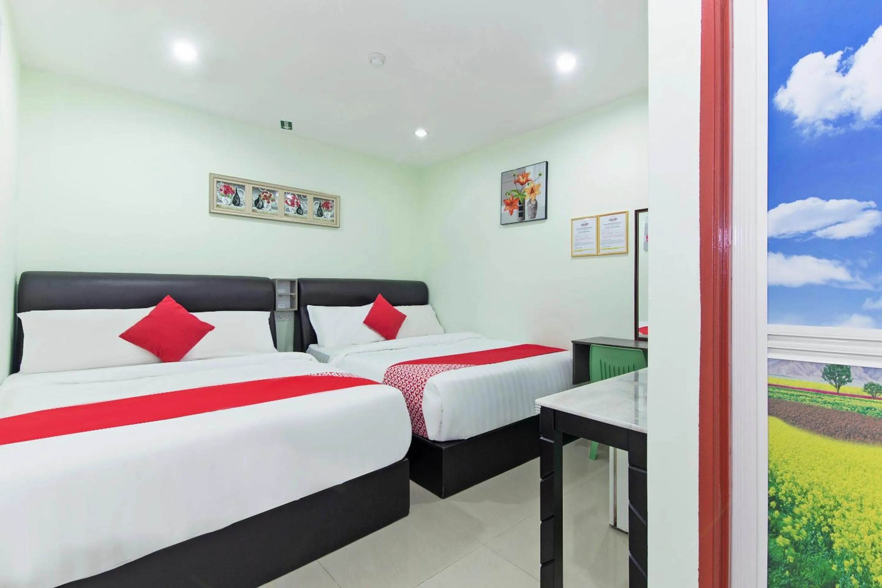 Bedroom, Bed in OYO 444 KL Empire Hotel