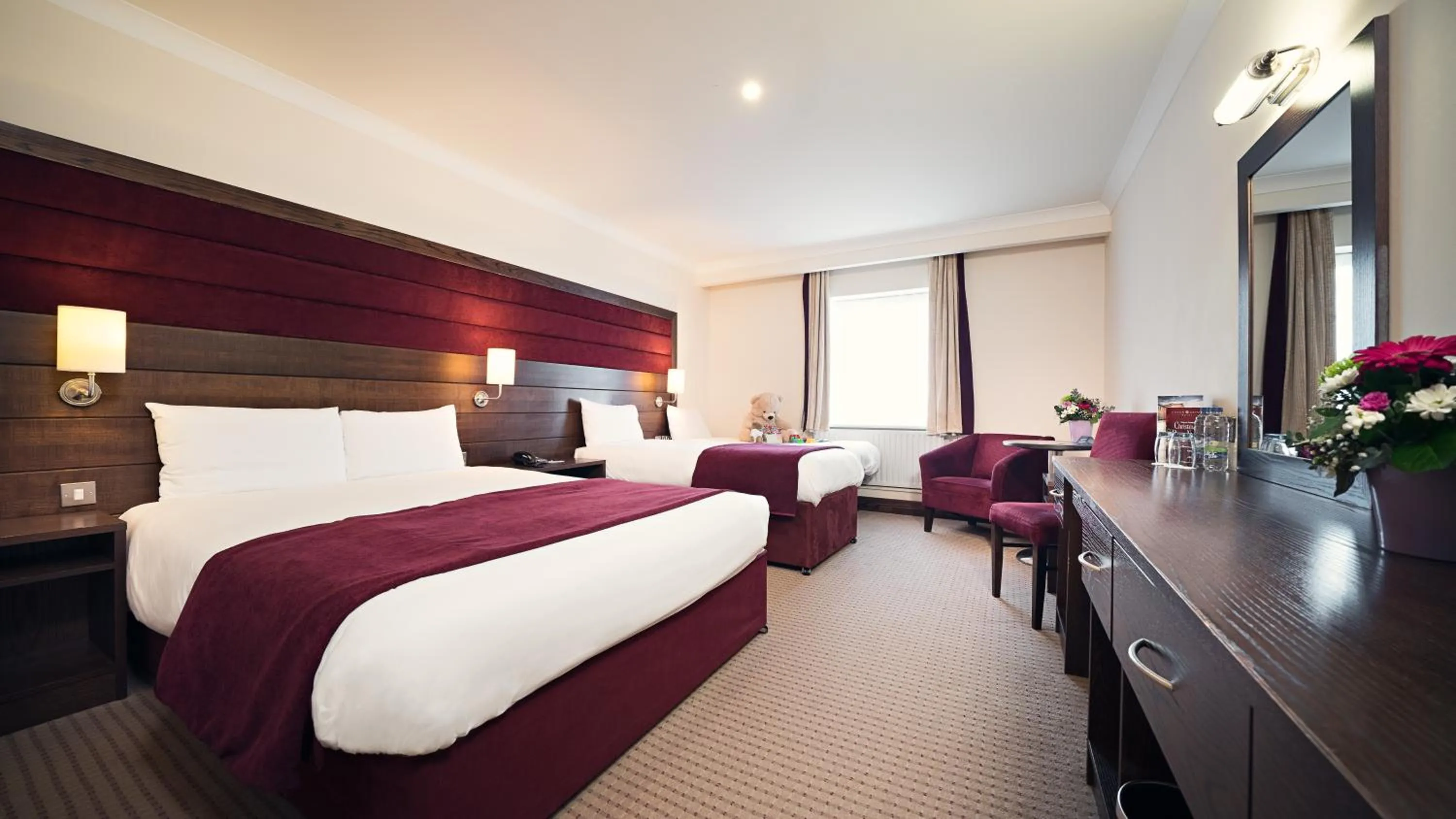 Photo of the whole room, Bed in Cavan Crystal Hotel