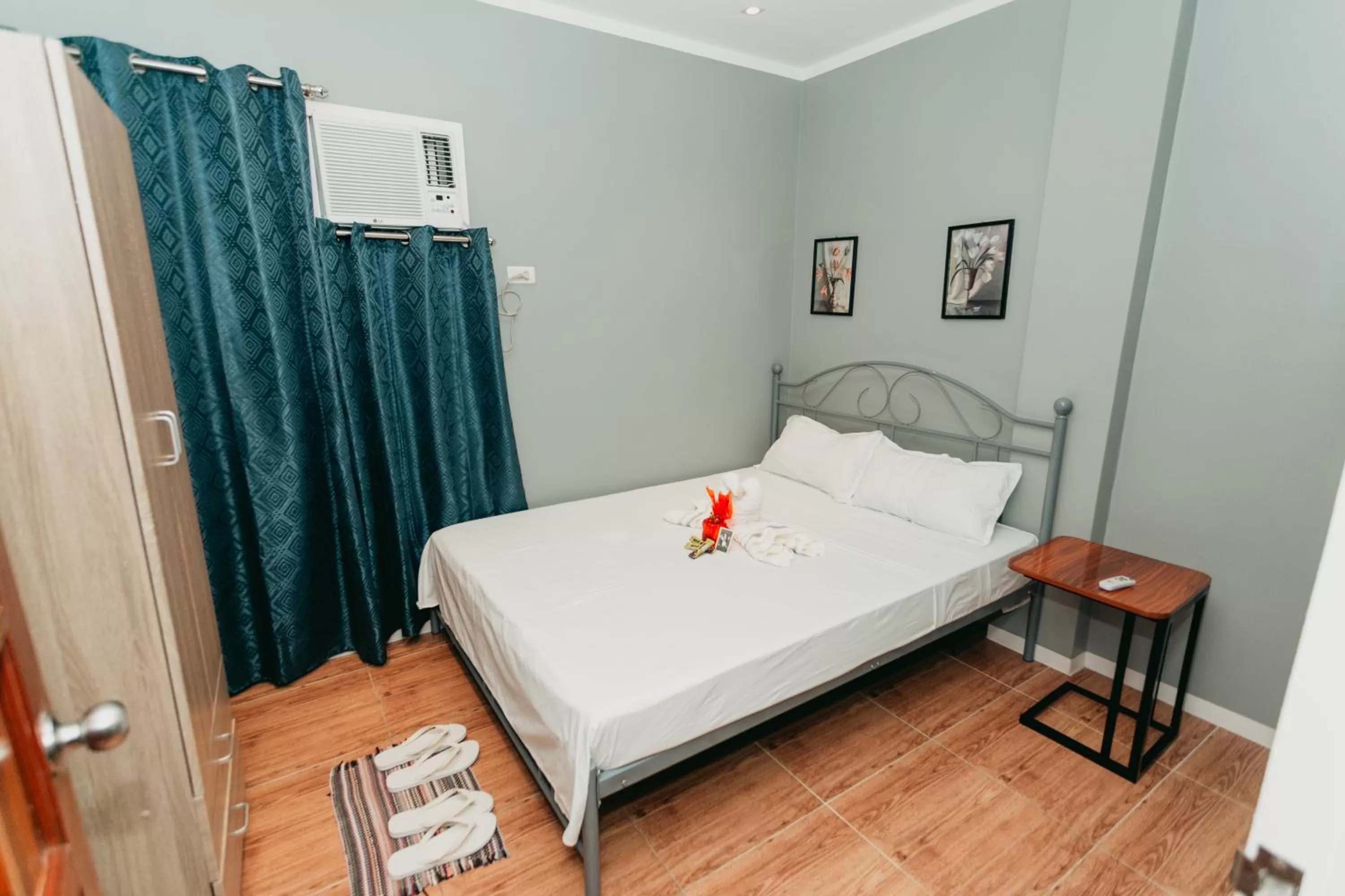 Bed in Kingswick Residences & Lodge