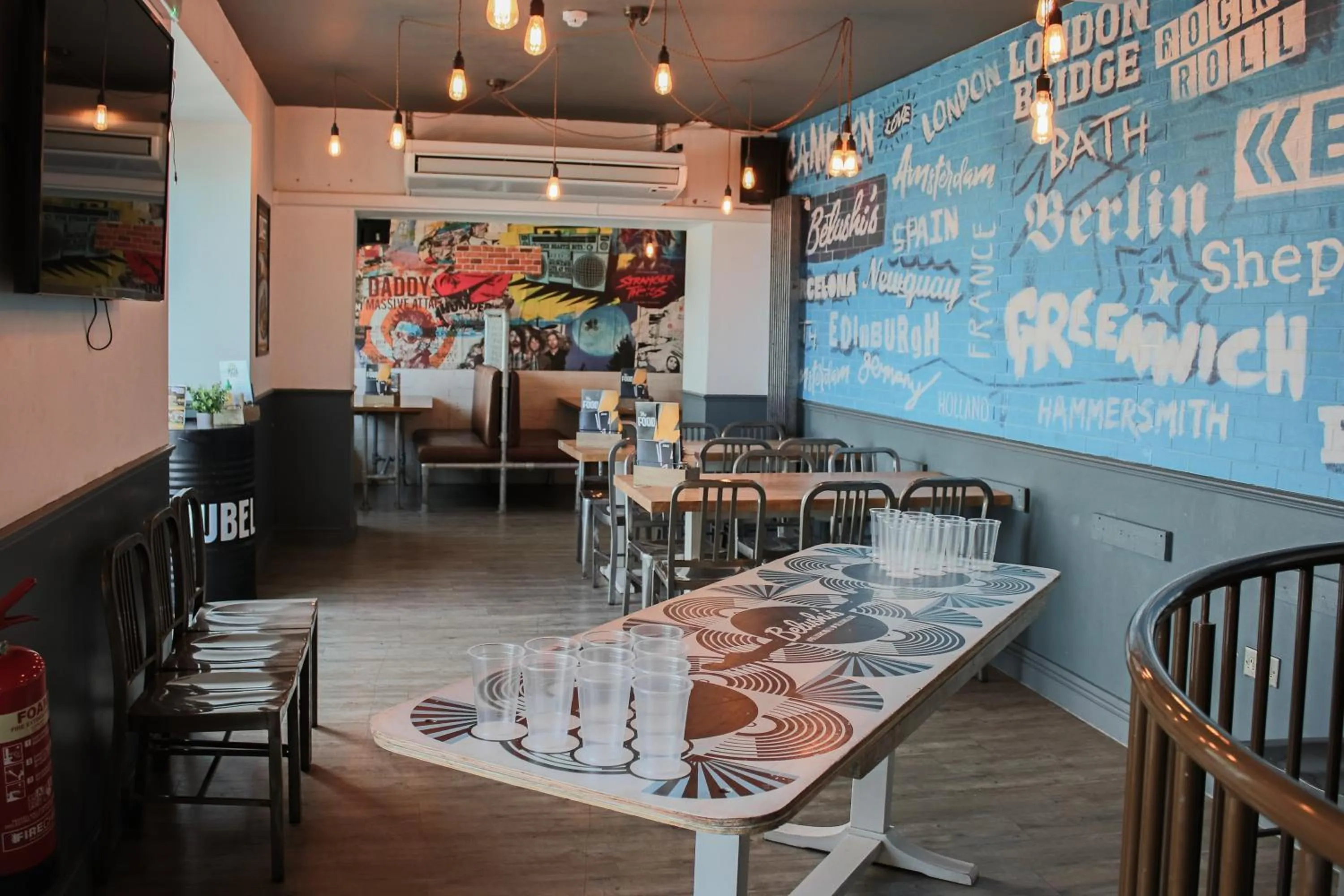 Lounge or bar in St Christopher's Inn Newquay