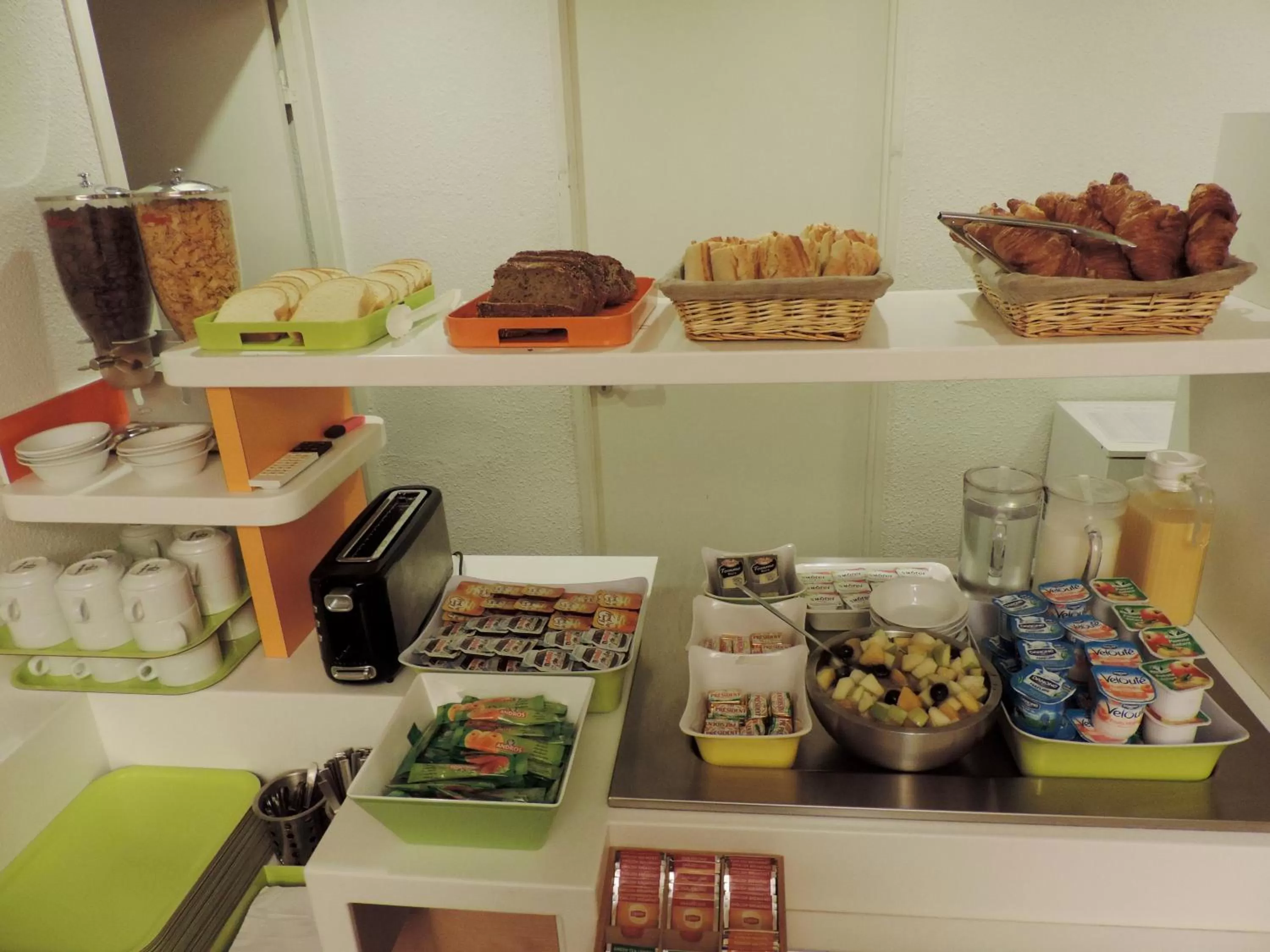 Area and facilities, Food in ibis budget Lille Wasquehal