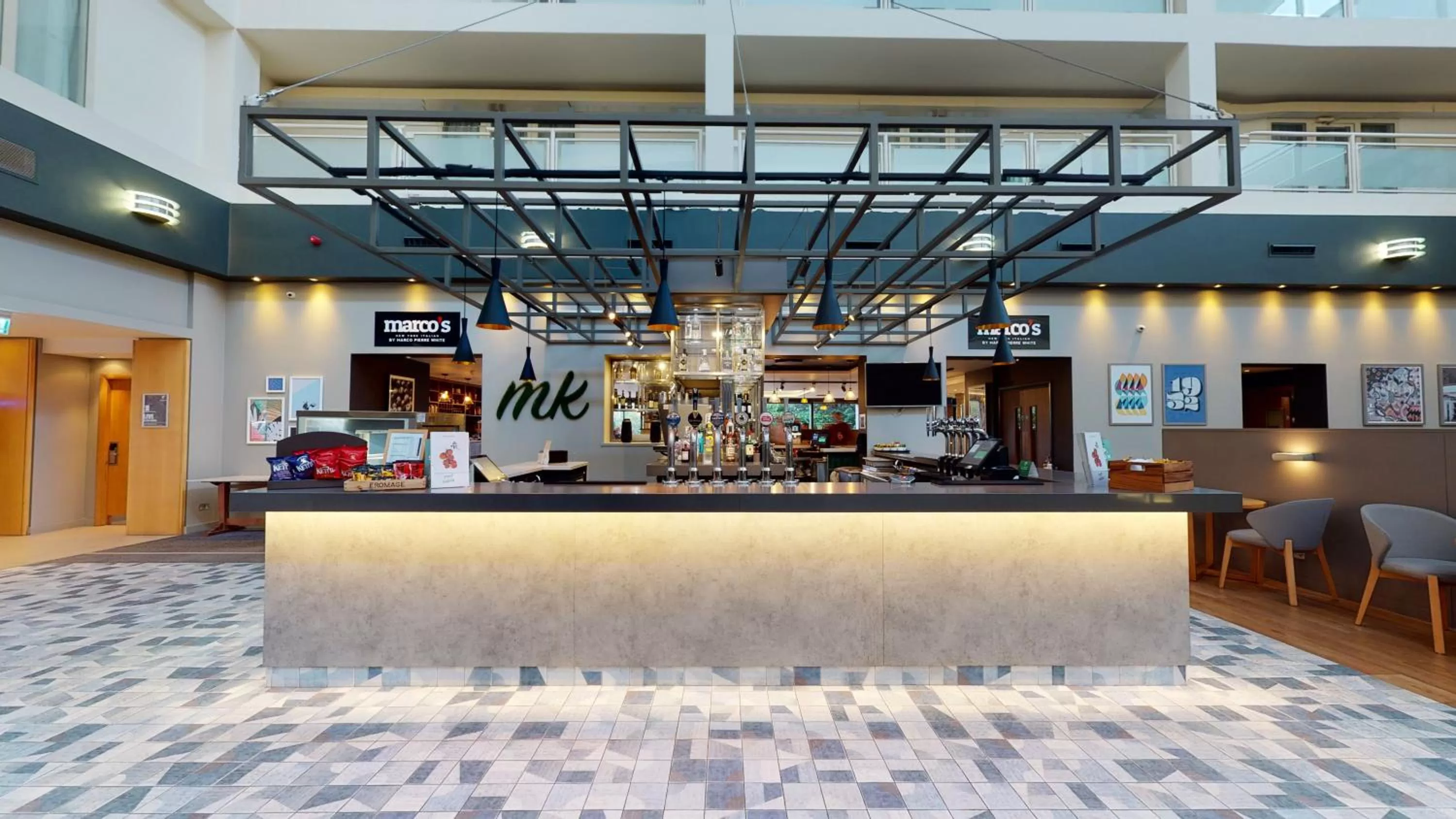 Restaurant/places to eat in Holiday Inn Milton Keynes Central by IHG