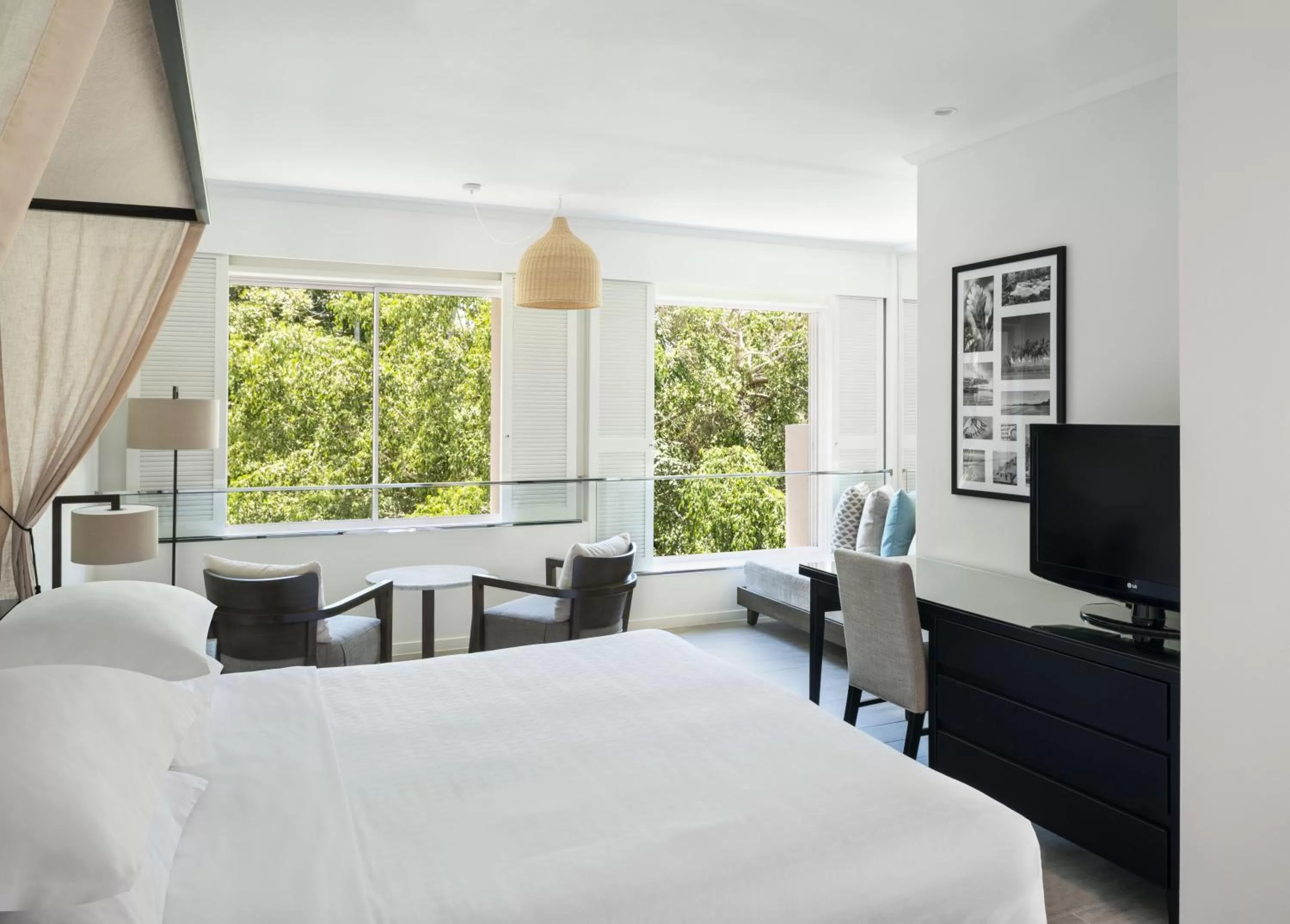 Bedroom, Bed in Sheraton Grand Mirage Resort, Port Douglas