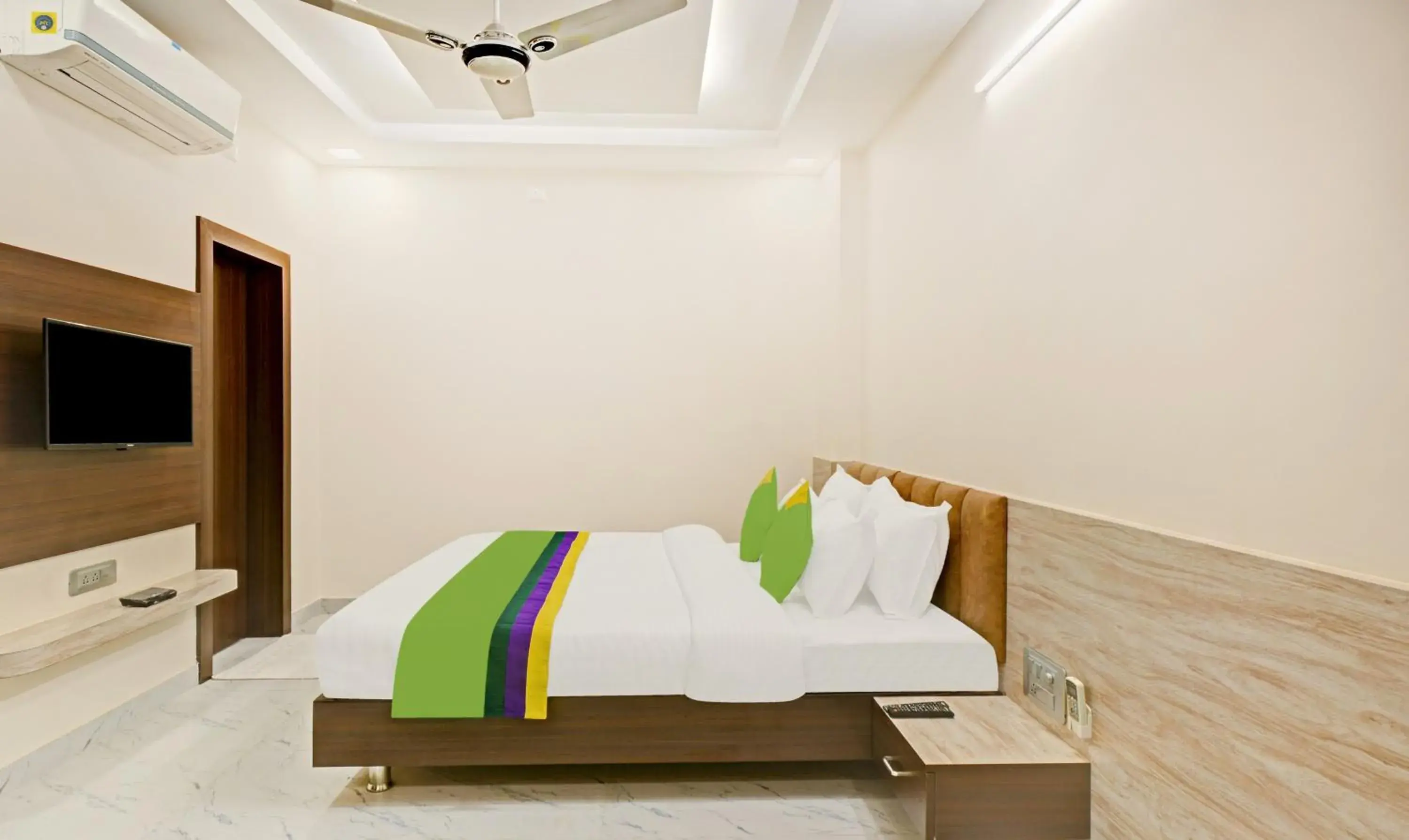 Standard Double Room in Treebo Trend Paras Raj Standard Double Room in Treebo Trend Paras Raj