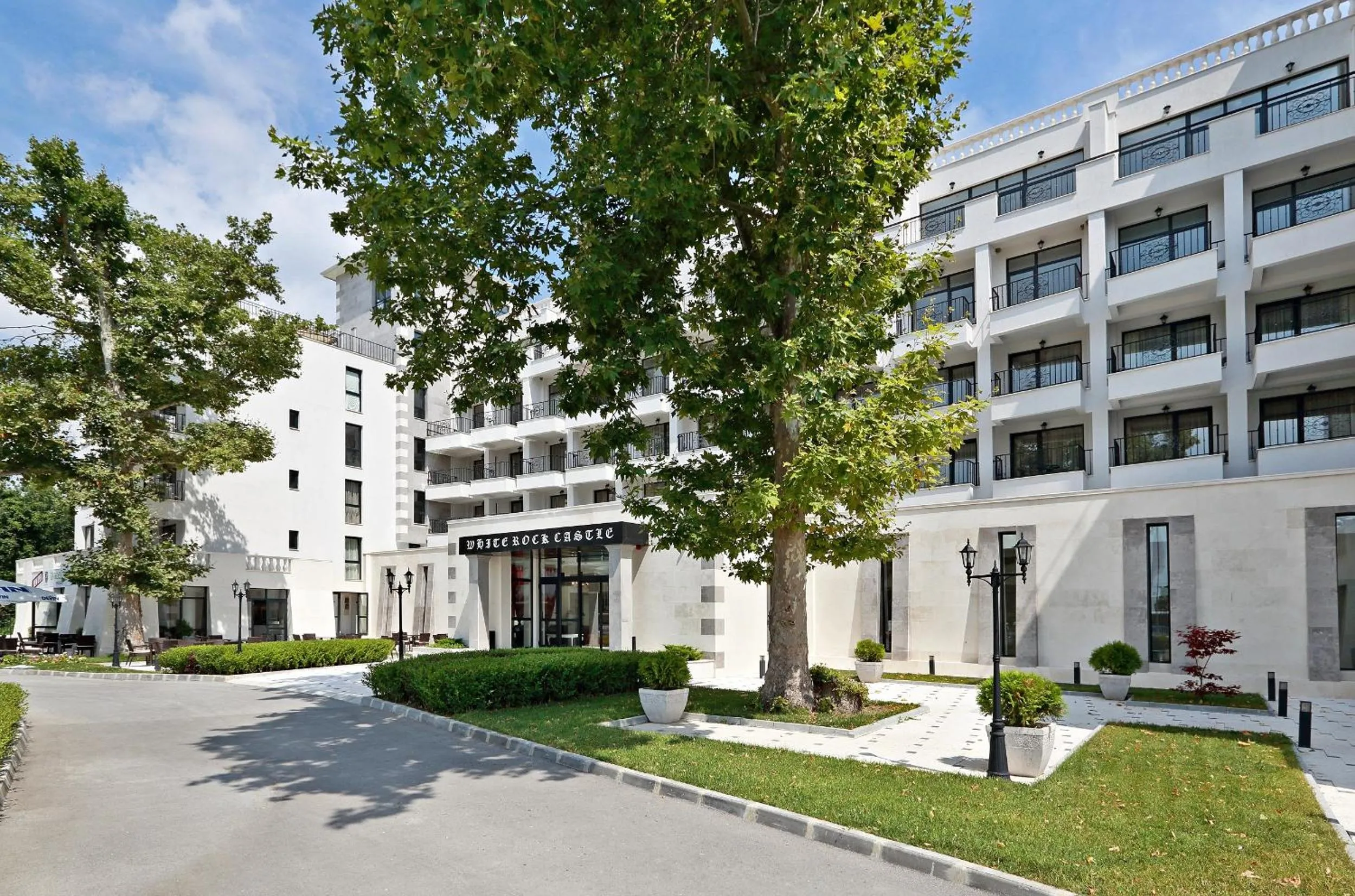 Facade/entrance in White Rock Castle Suite Hotel & SPA