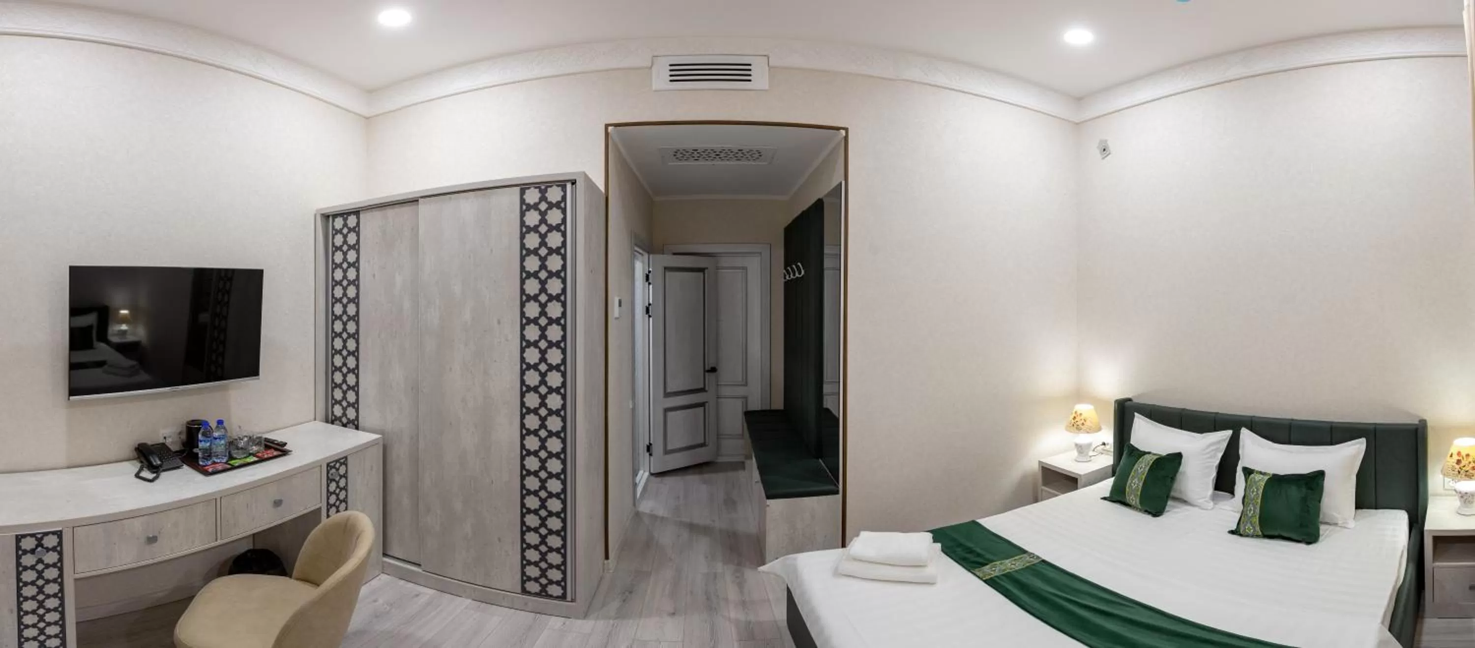 Photo of the whole room in Asian Plaza