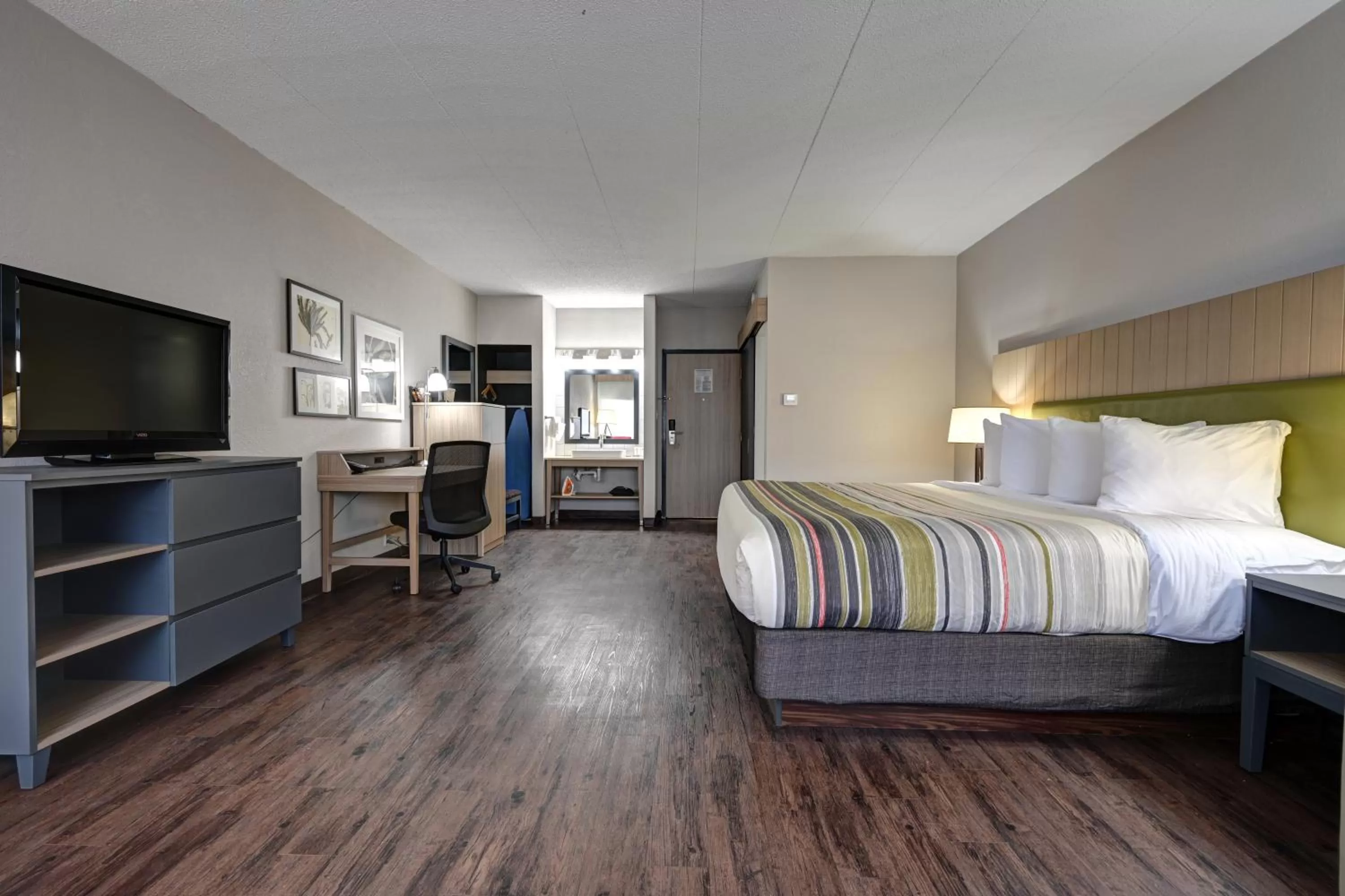 Bed in Country Inn & Suites by Radisson, Pierre, SD