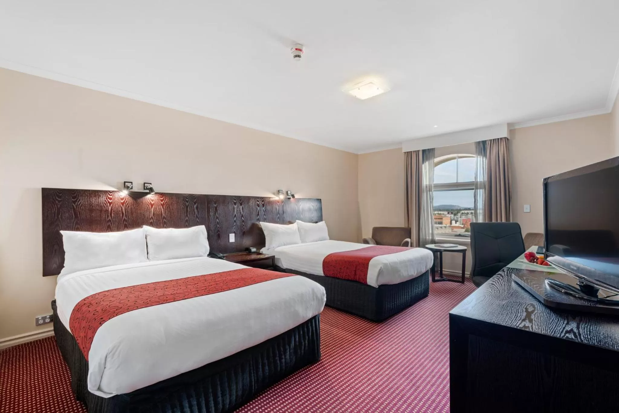 Photo of the whole room, Bed in Hotel Grand Chancellor Launceston