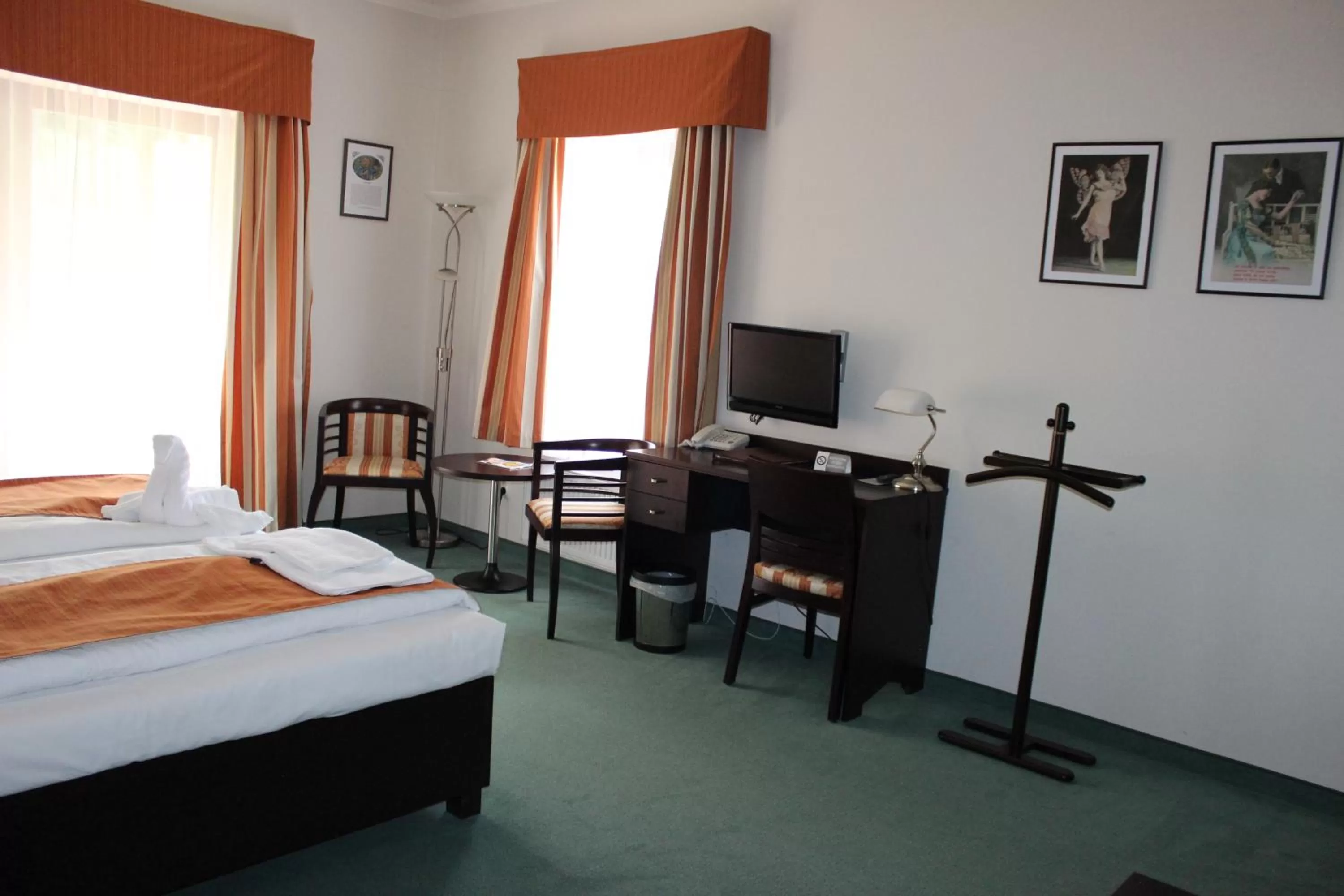 Bedroom, TV/Entertainment Center in Hotel Studanka