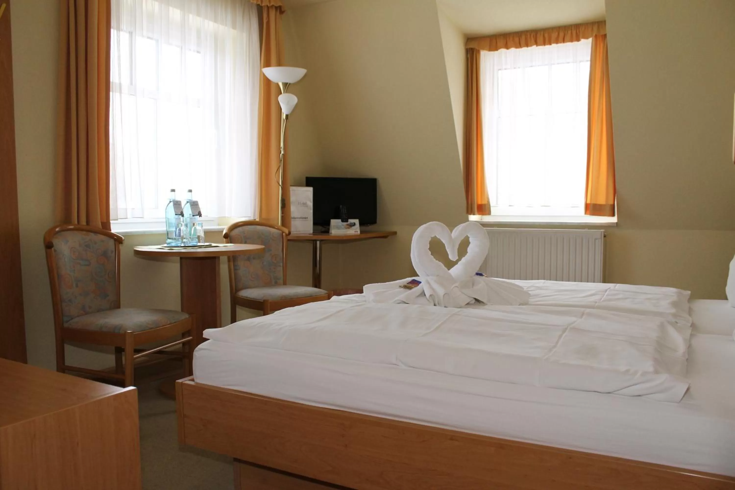 Photo of the whole room, Bed in Hotel am Berg Oybin garni