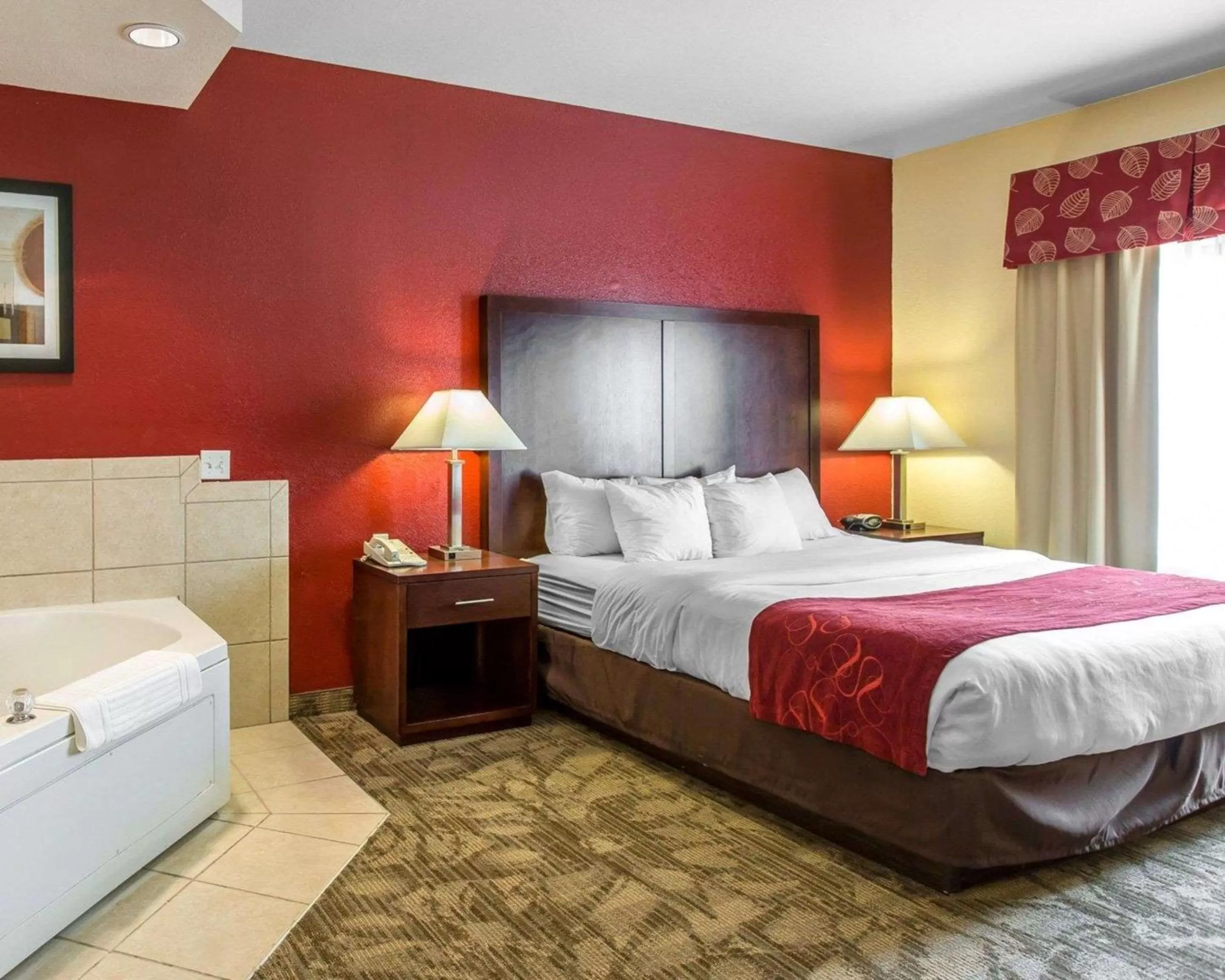 Photo of the whole room, Bed in Comfort Suites Palm Desert I-10