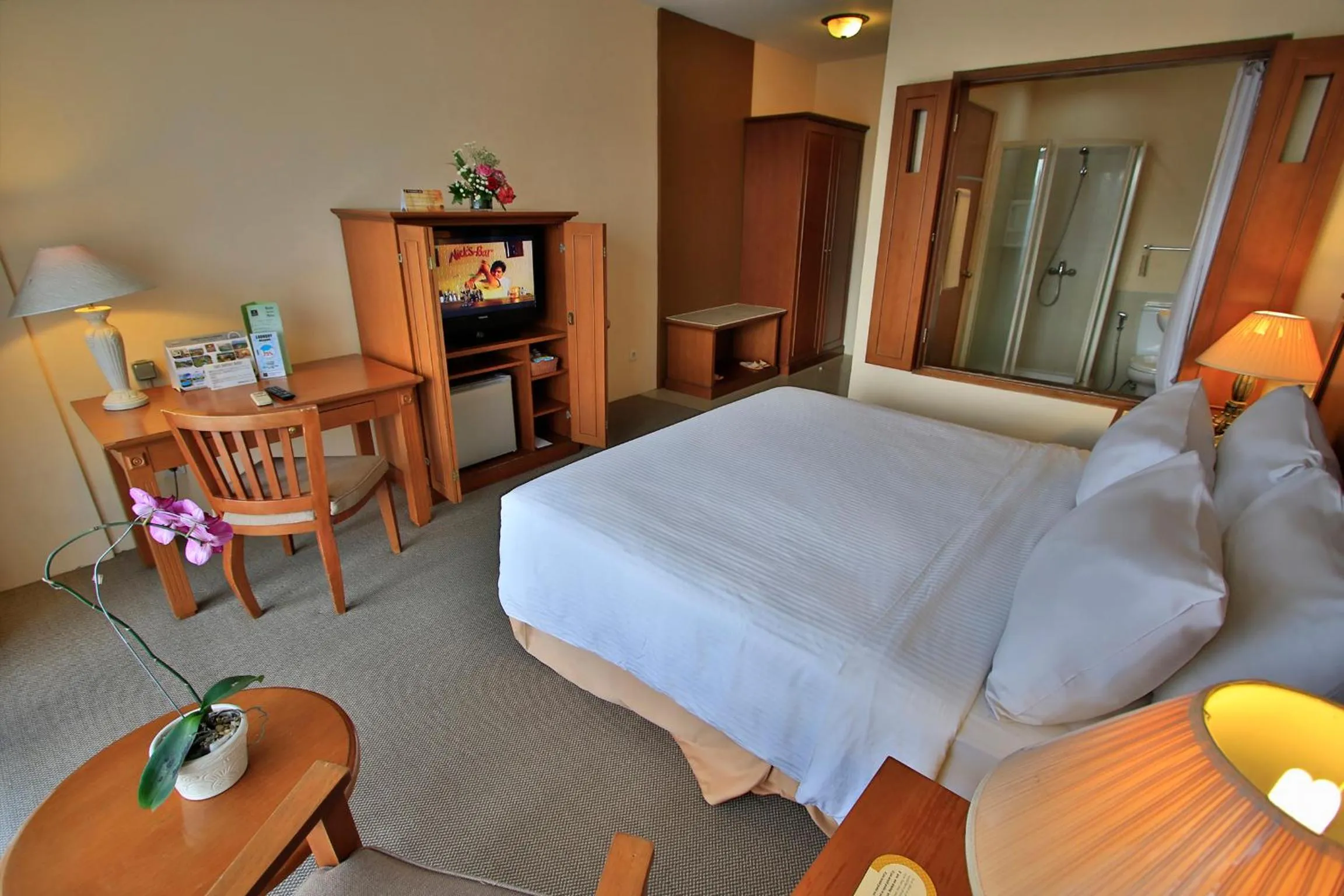 Bathroom, Bed in The Jayakarta Suites Bandung
