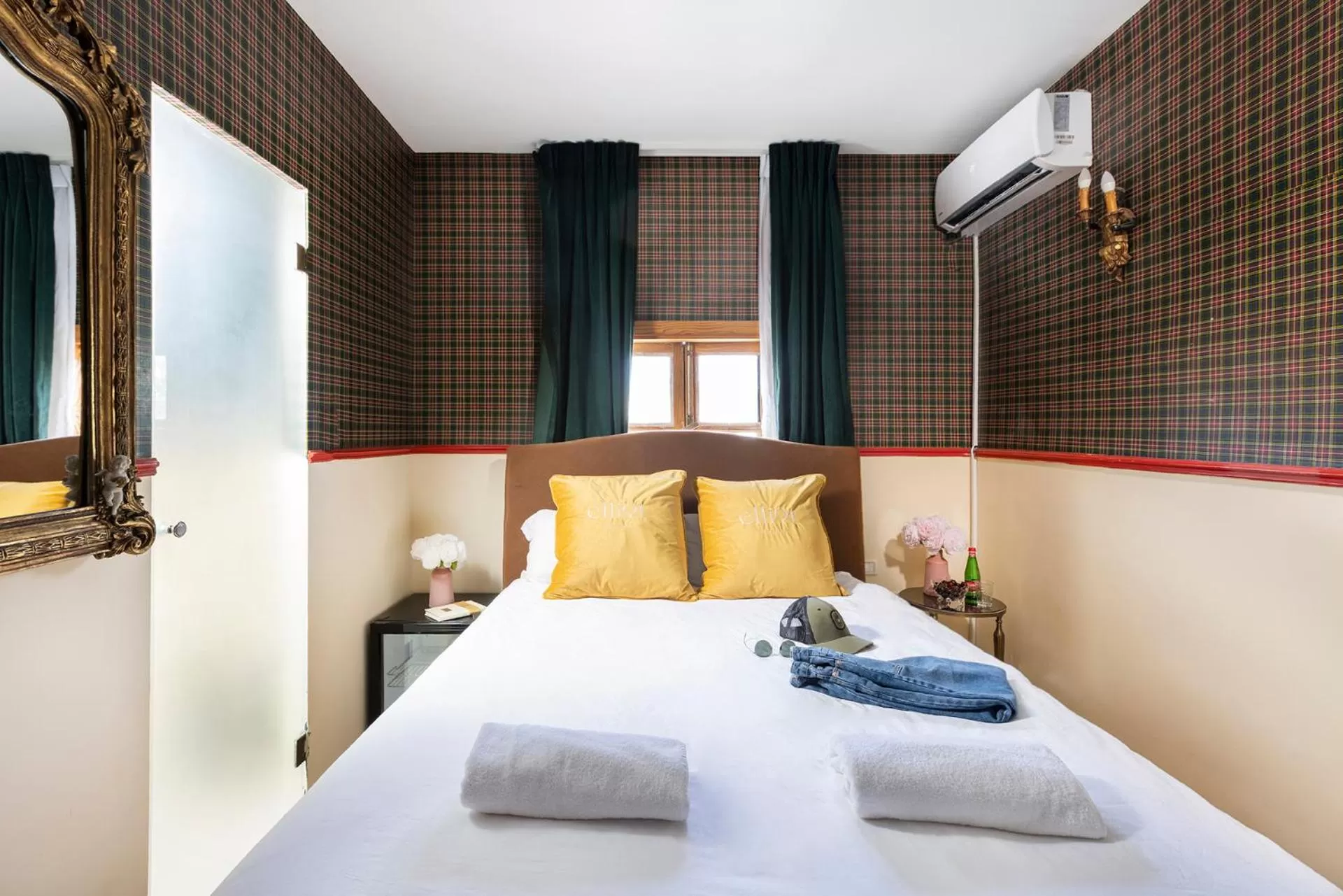 Bedroom in The Elliot - Adults only