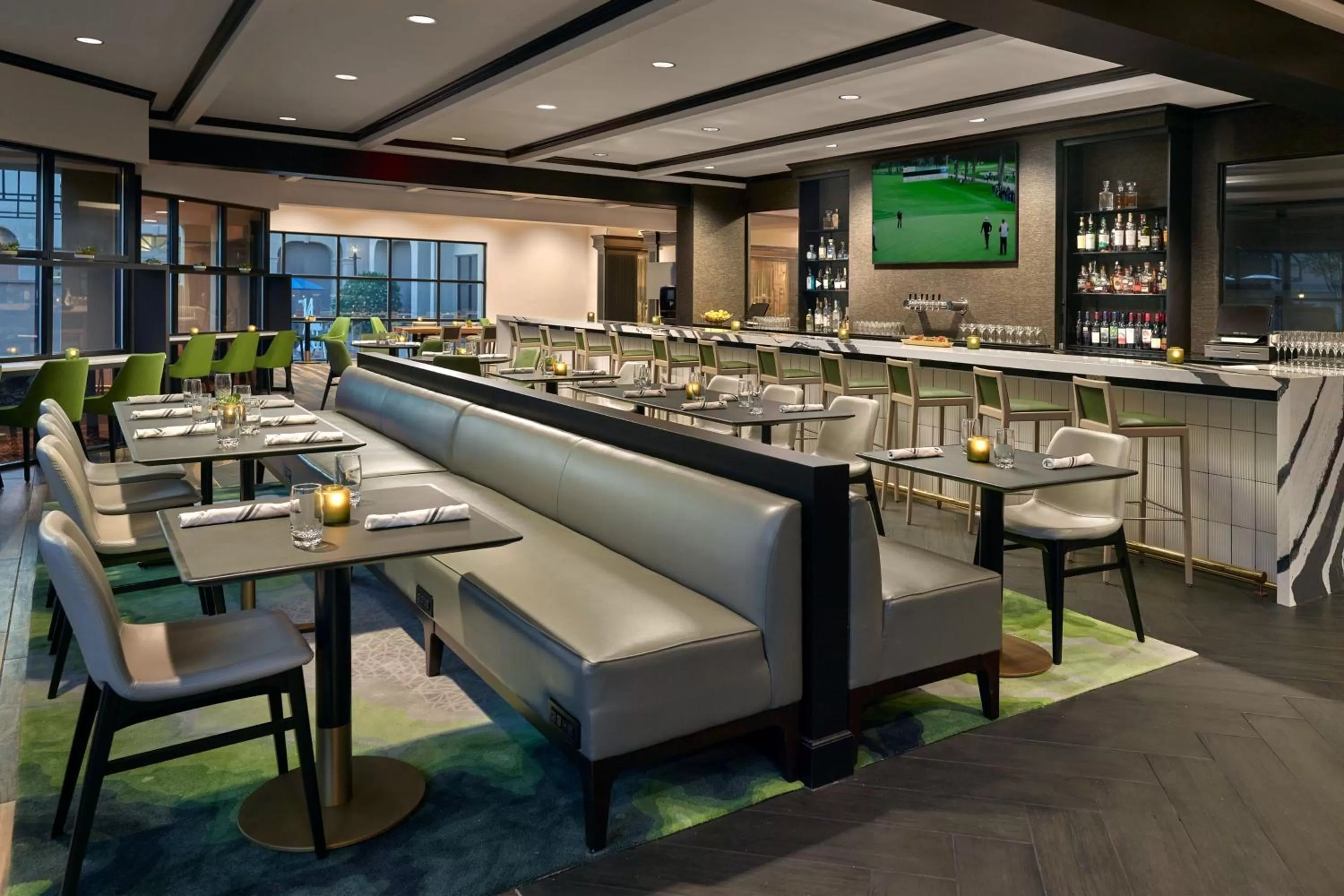 Lounge or bar in Charlotte Marriott SouthPark