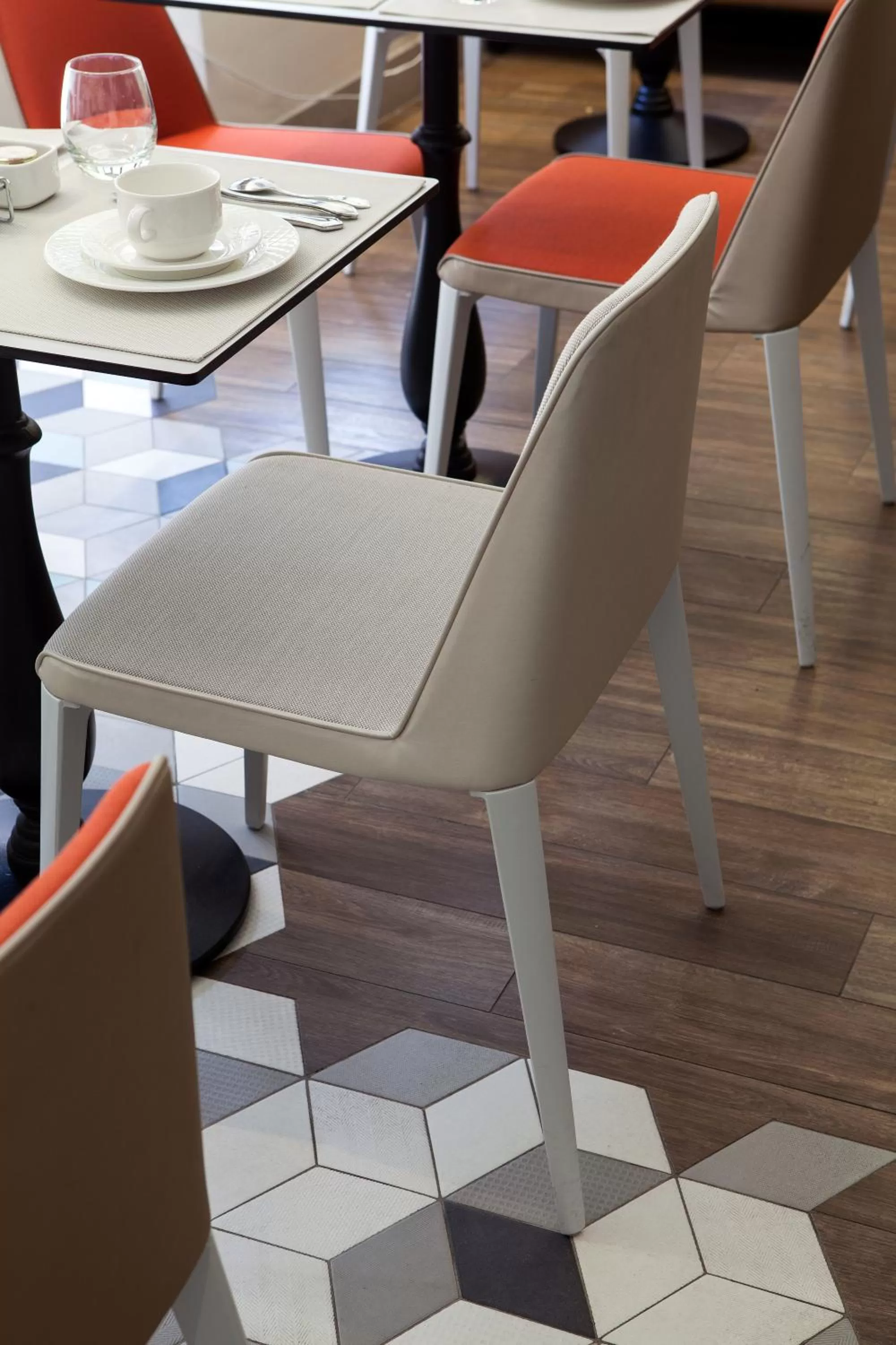 Restaurant/places to eat in Hotel des Nations Saint Germain