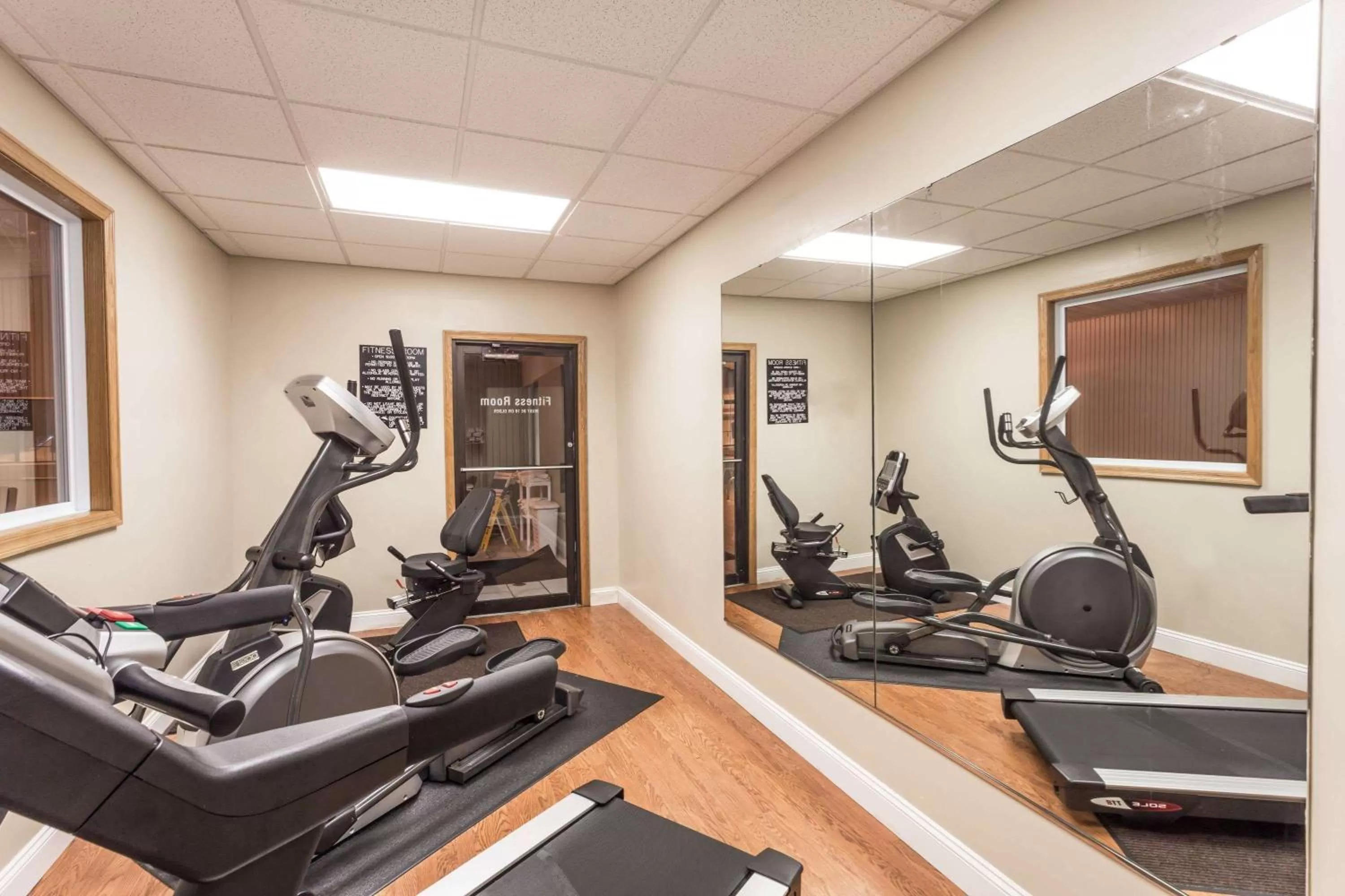 Fitness centre/facilities in Super 8 by Wyndham Gallipolis Pt Pleasant Area