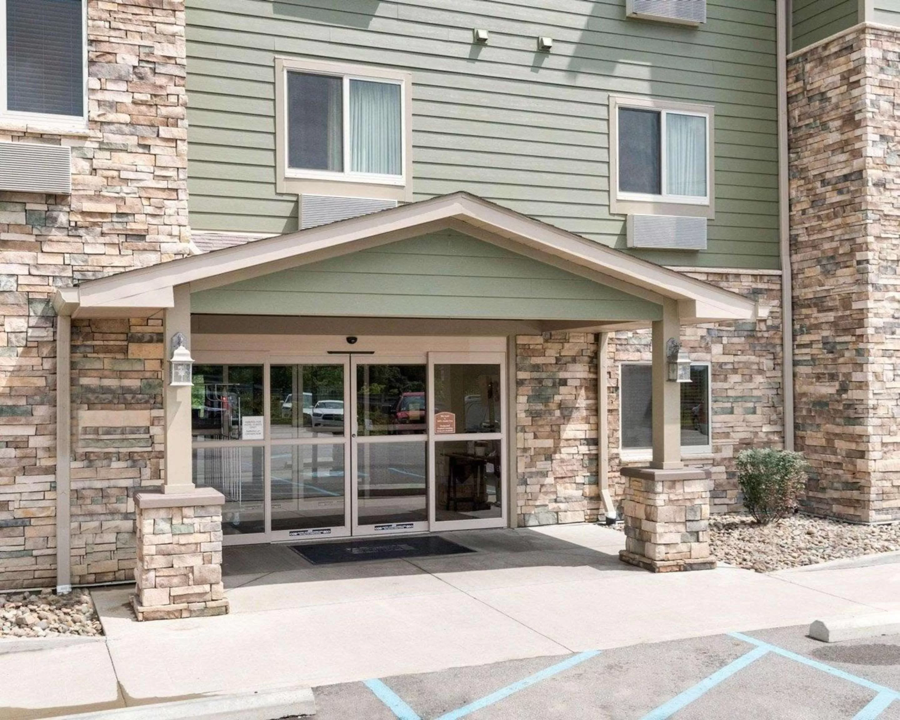 Property building in Suburban Studios Triadelphia - Wheeling at The Highlands