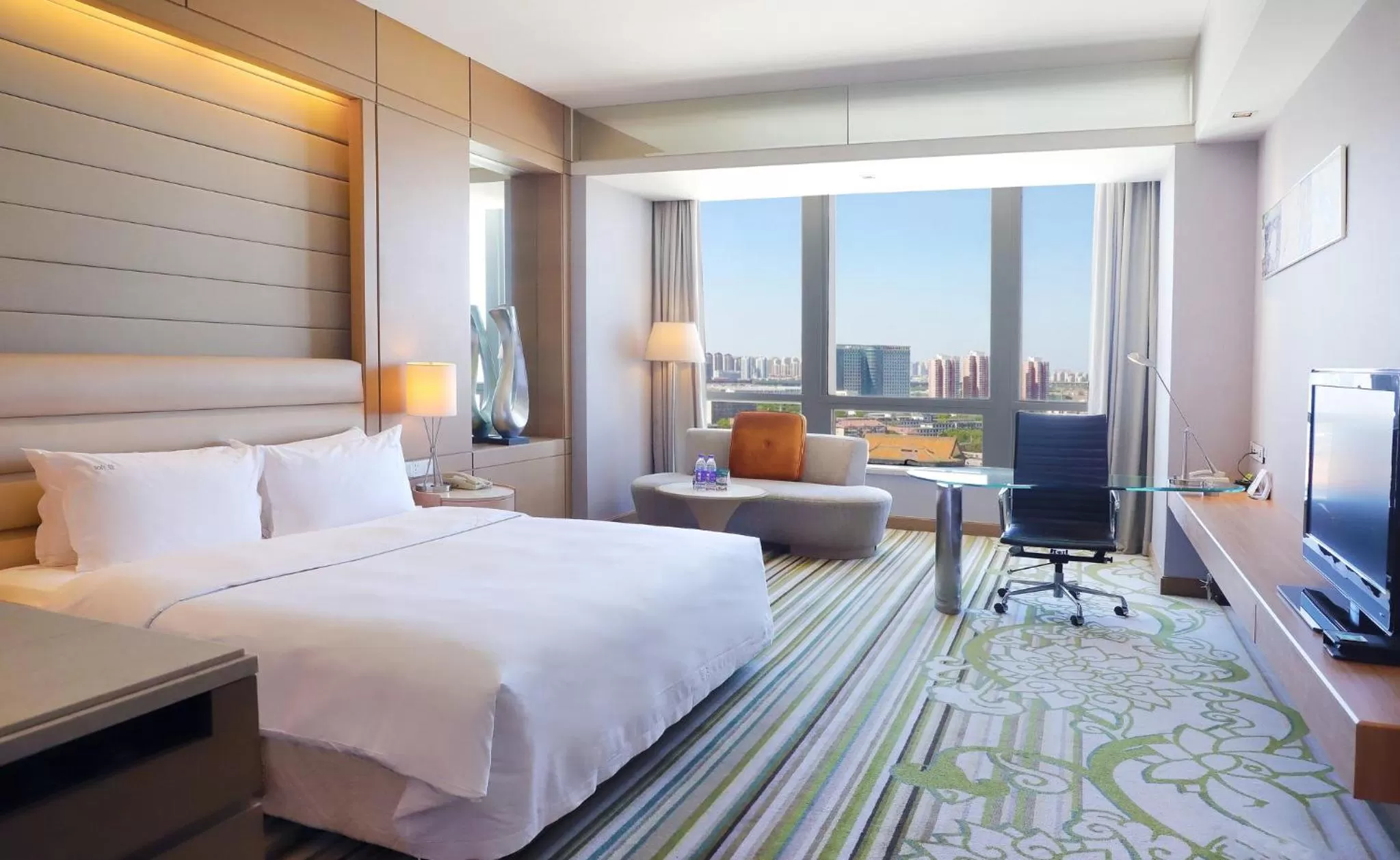 Photo of the whole room, Bed in Holiday Inn Tianjin Riverside by IHG